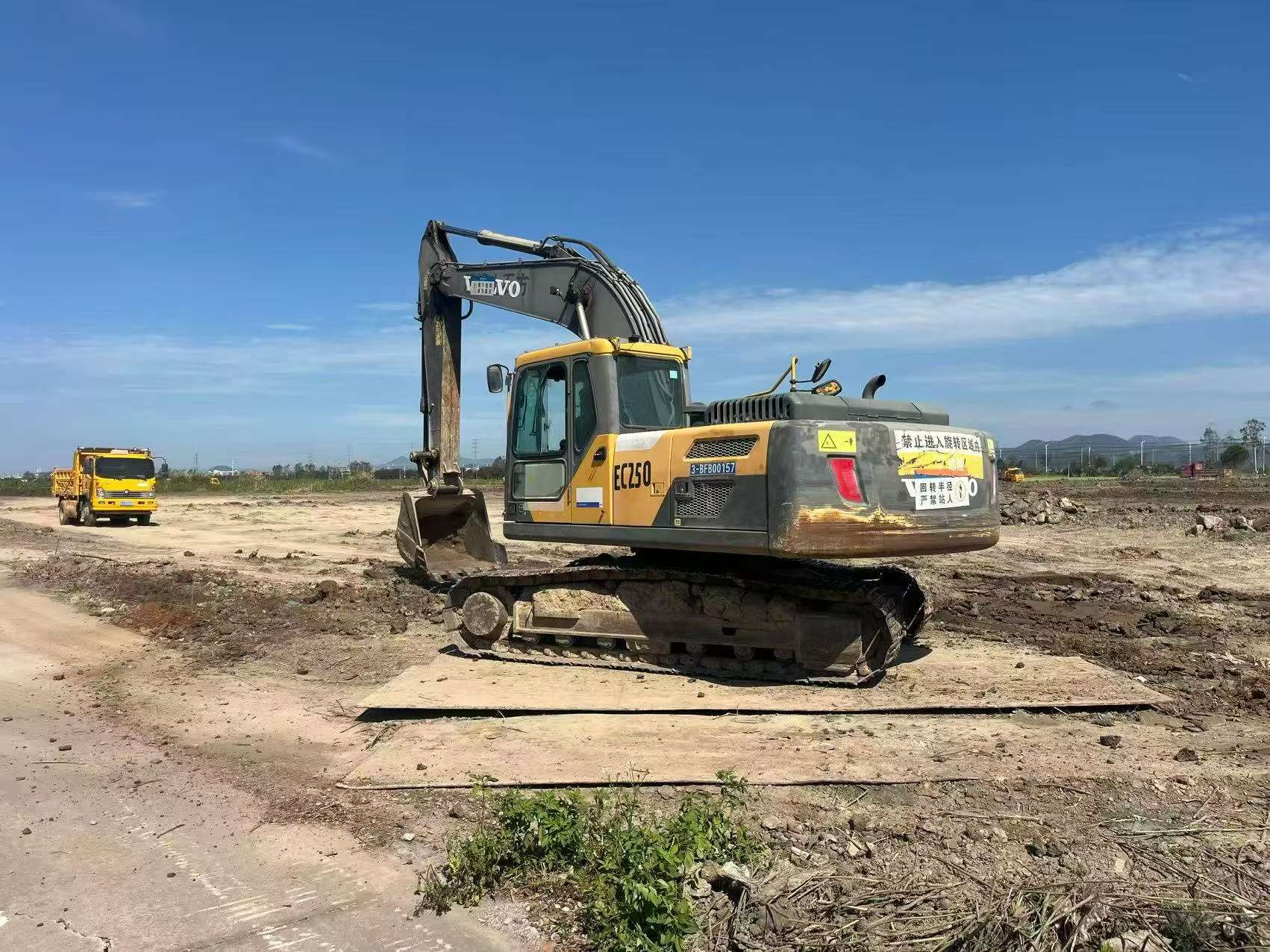 Купить Подержанный Экскаватор Volvo EC200 / 5