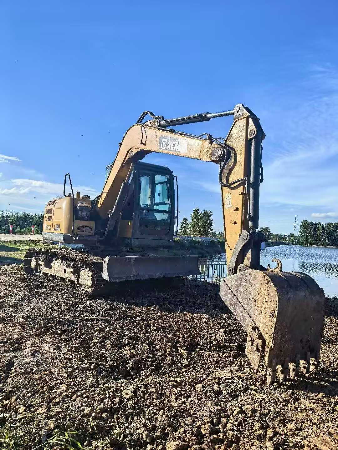 Compre Excavadora XCMG XE75C Usada / 2 Compre Excavadora XCMG XE75C Usada / 2