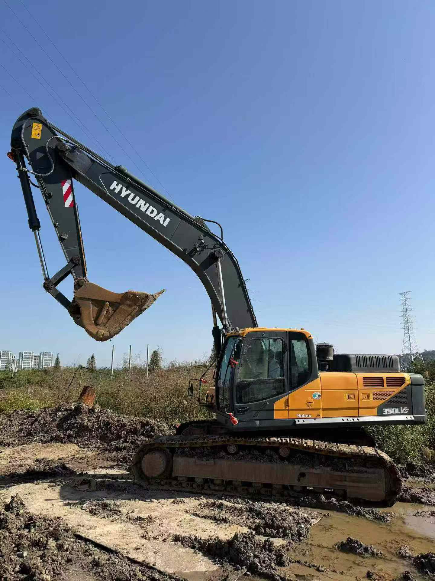 Compre Escavadeira Hyundai R350LVS Usada / 3