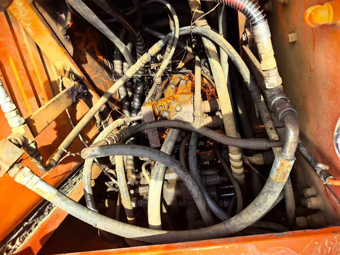 Compre Escavadeira Doosan DH150 Usada / 9