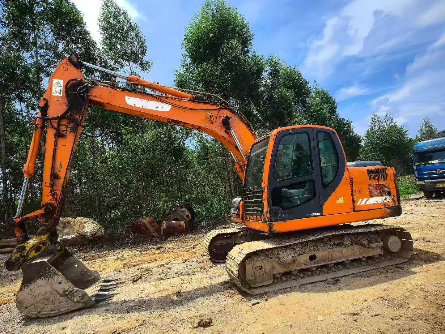 Compre Escavadeira Doosan DH150 Usada / 3