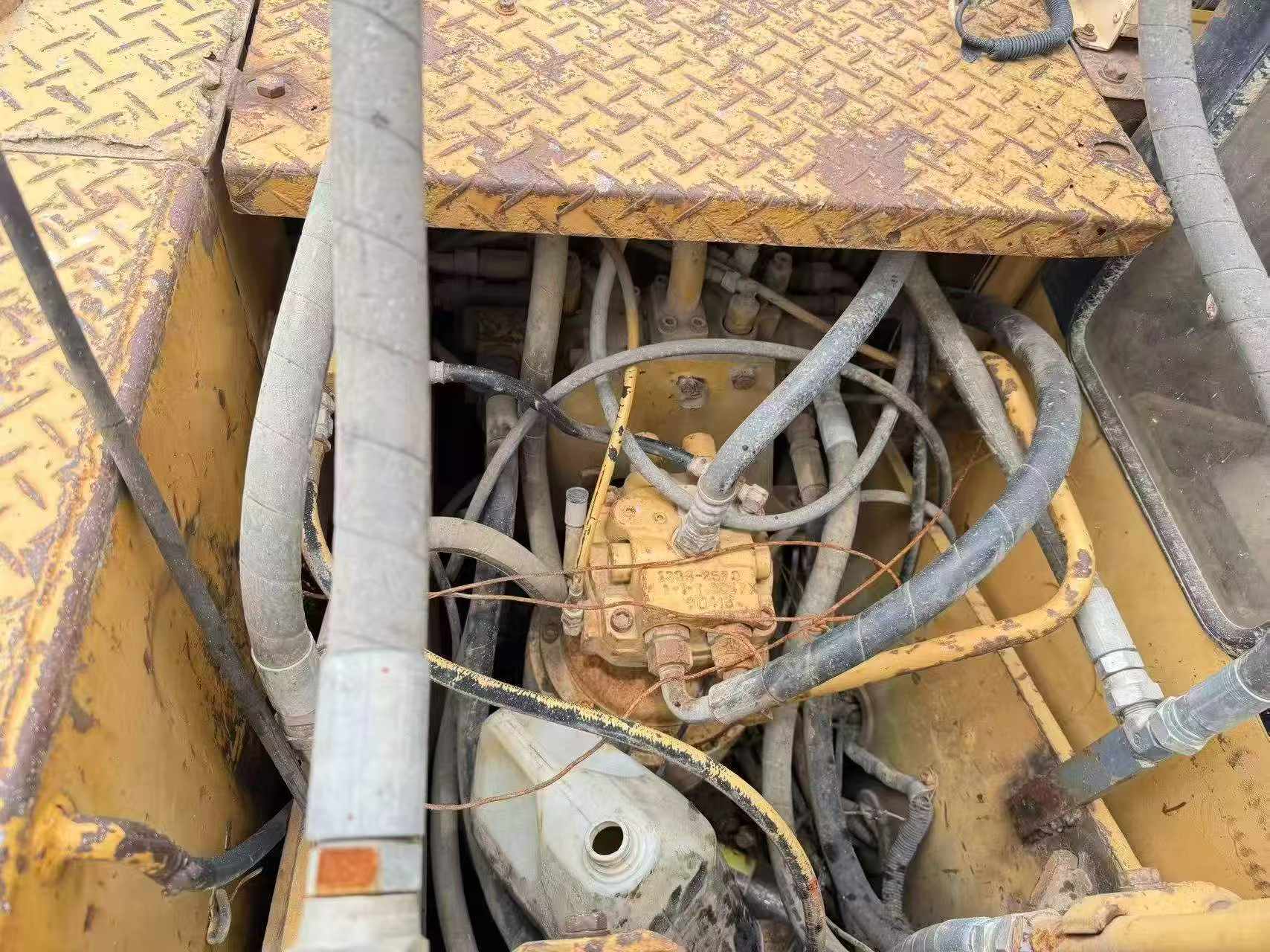 Compre Excavadora Caterpillar E120B Usada / 3 Compre Excavadora Caterpillar E120B Usada / 3