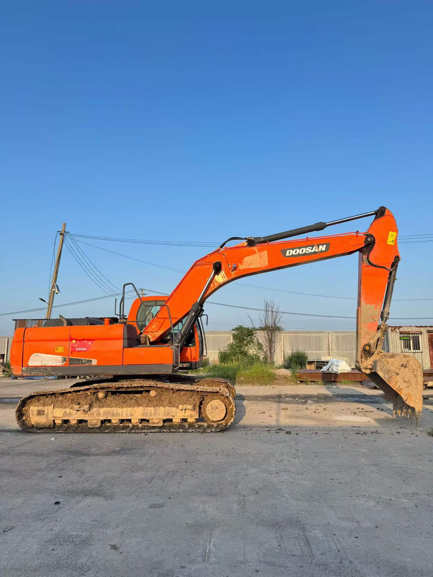 Compre Excavadora Doosan DH220-3 Usada / 2 Compre Excavadora Doosan DH220-3 Usada / 2