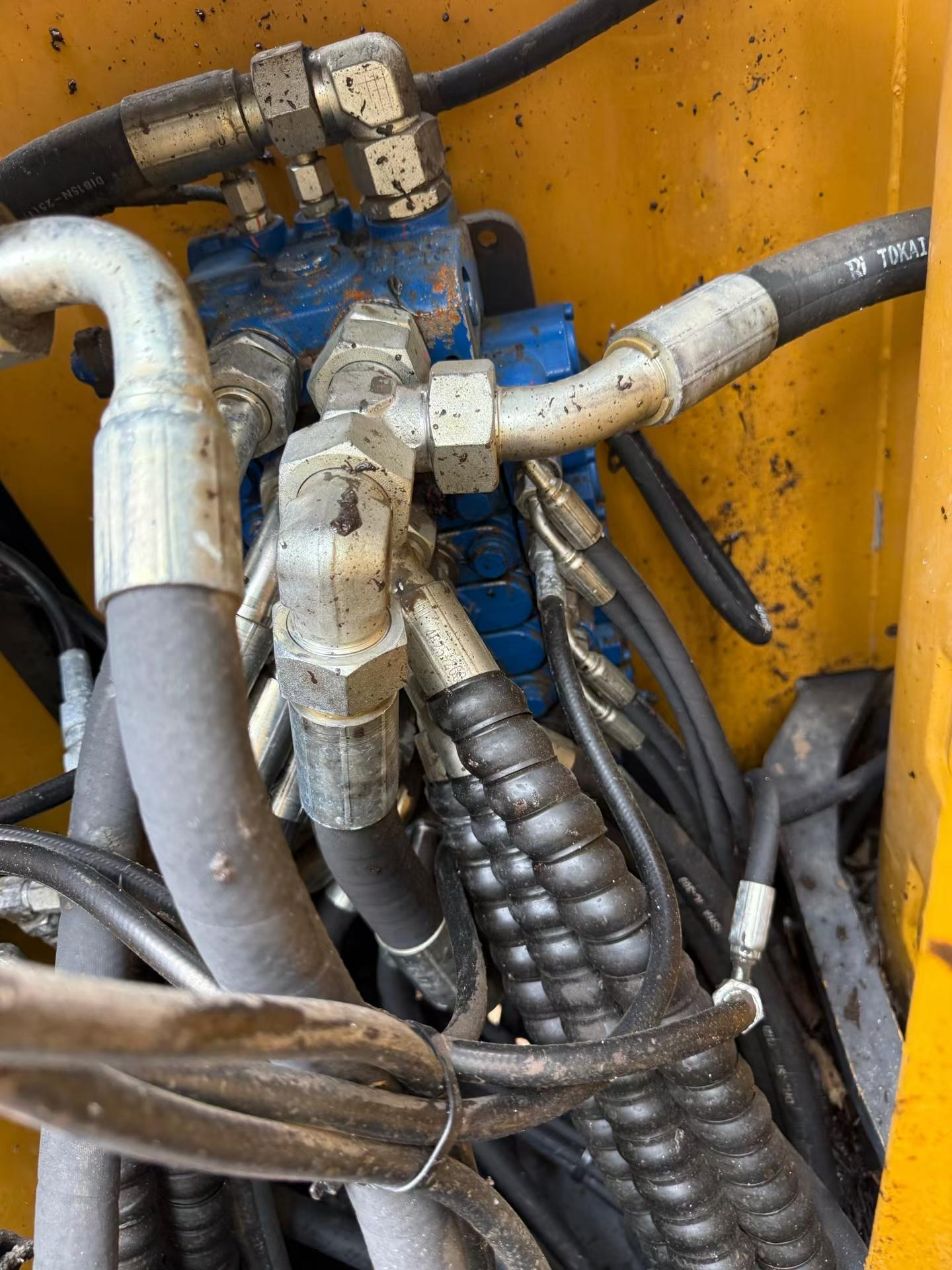 شراء حفارة XCMG XE75C مستعملة / 6