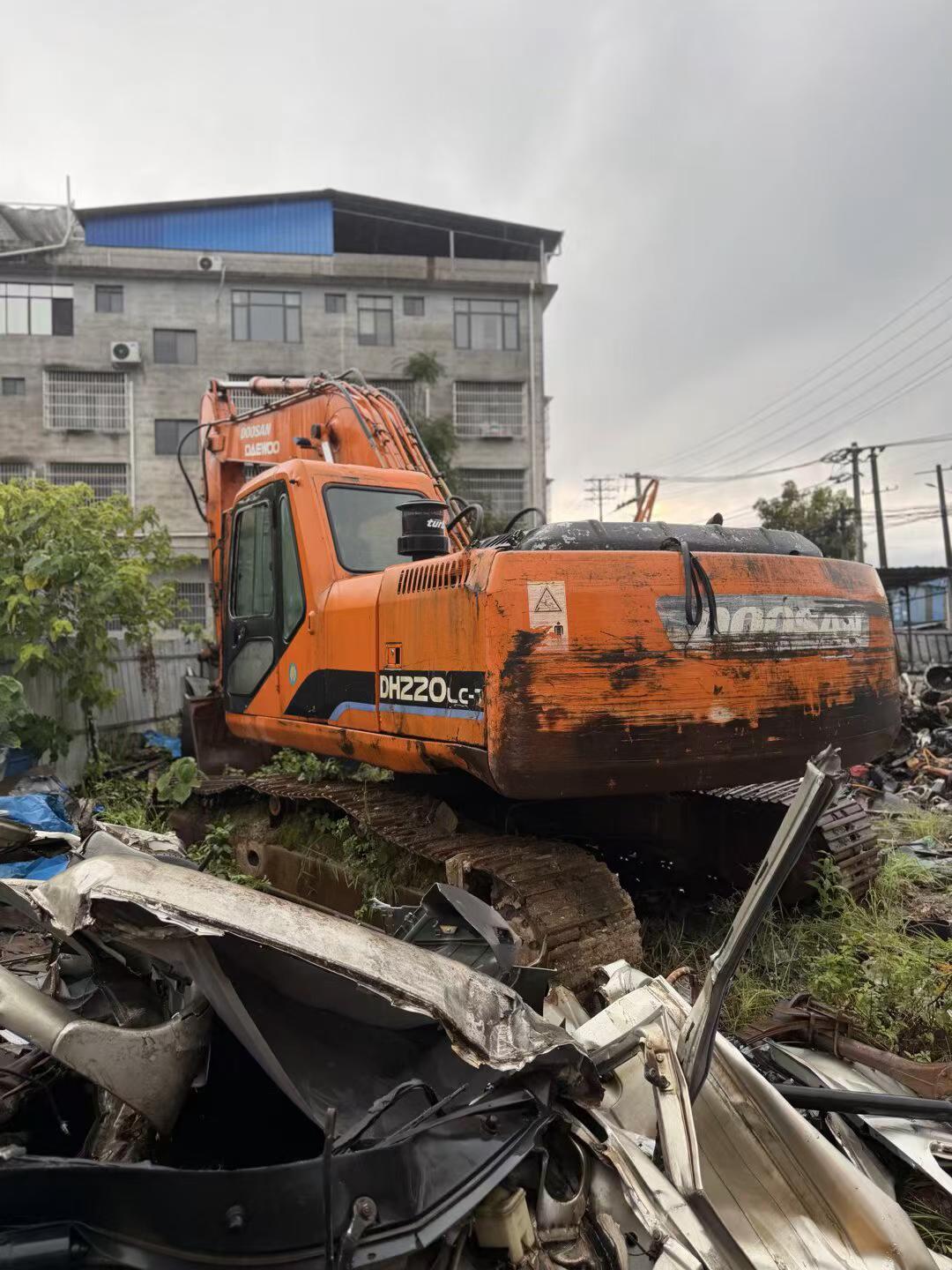 Buy Doosan DH220-7 Used Excavator / 6