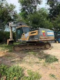 Compre Escavadeira Volvo EC210B Usada / 2 Compre Escavadeira Volvo EC210B Usada / 2