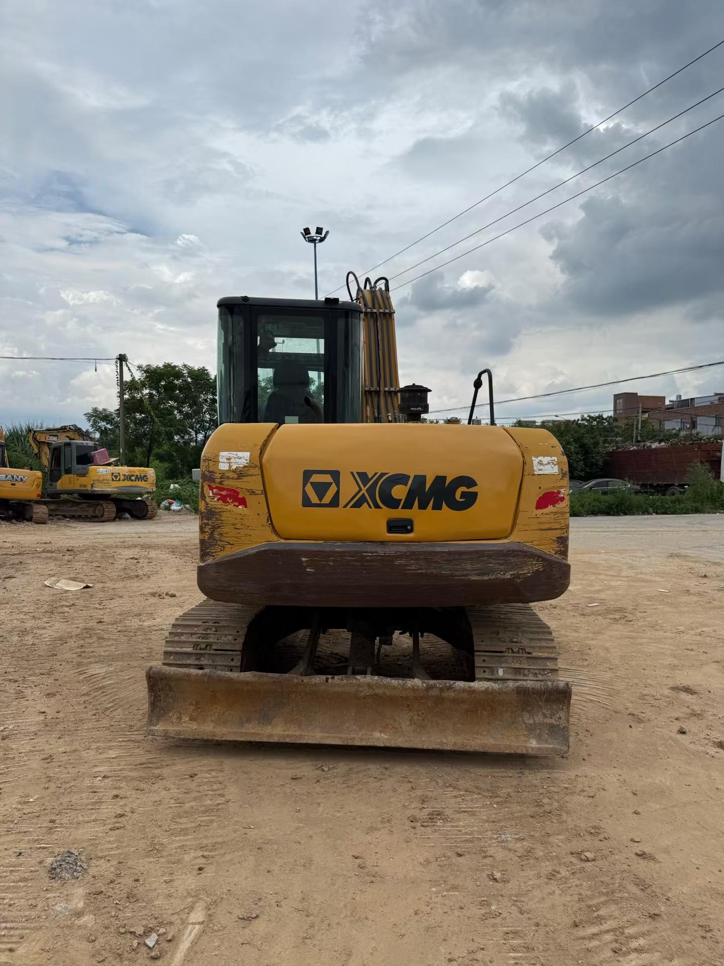 شراء حفارة XCMG XE75C مستعملة / 3