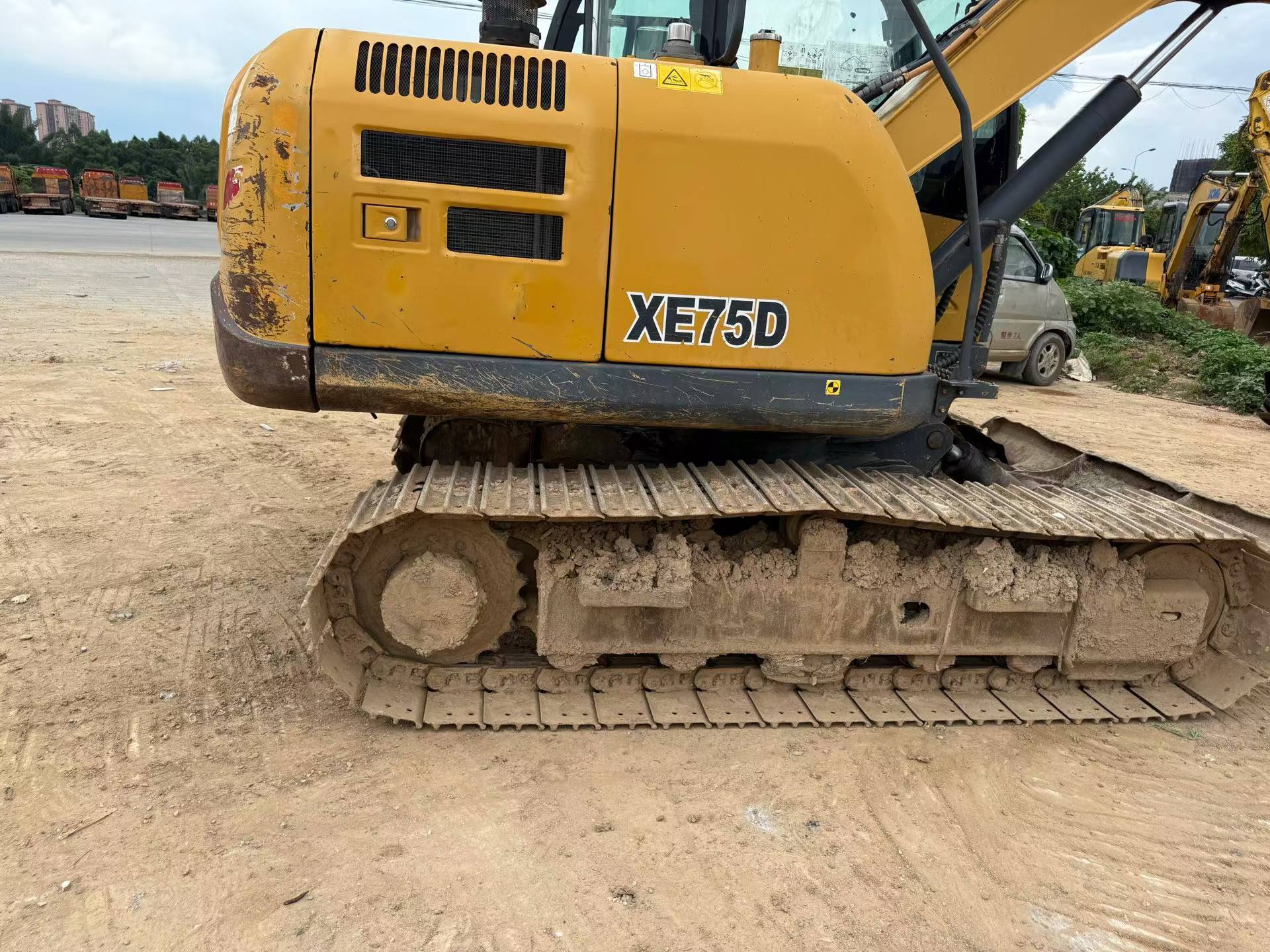 شراء حفارة XCMG XE75C مستعملة / 8