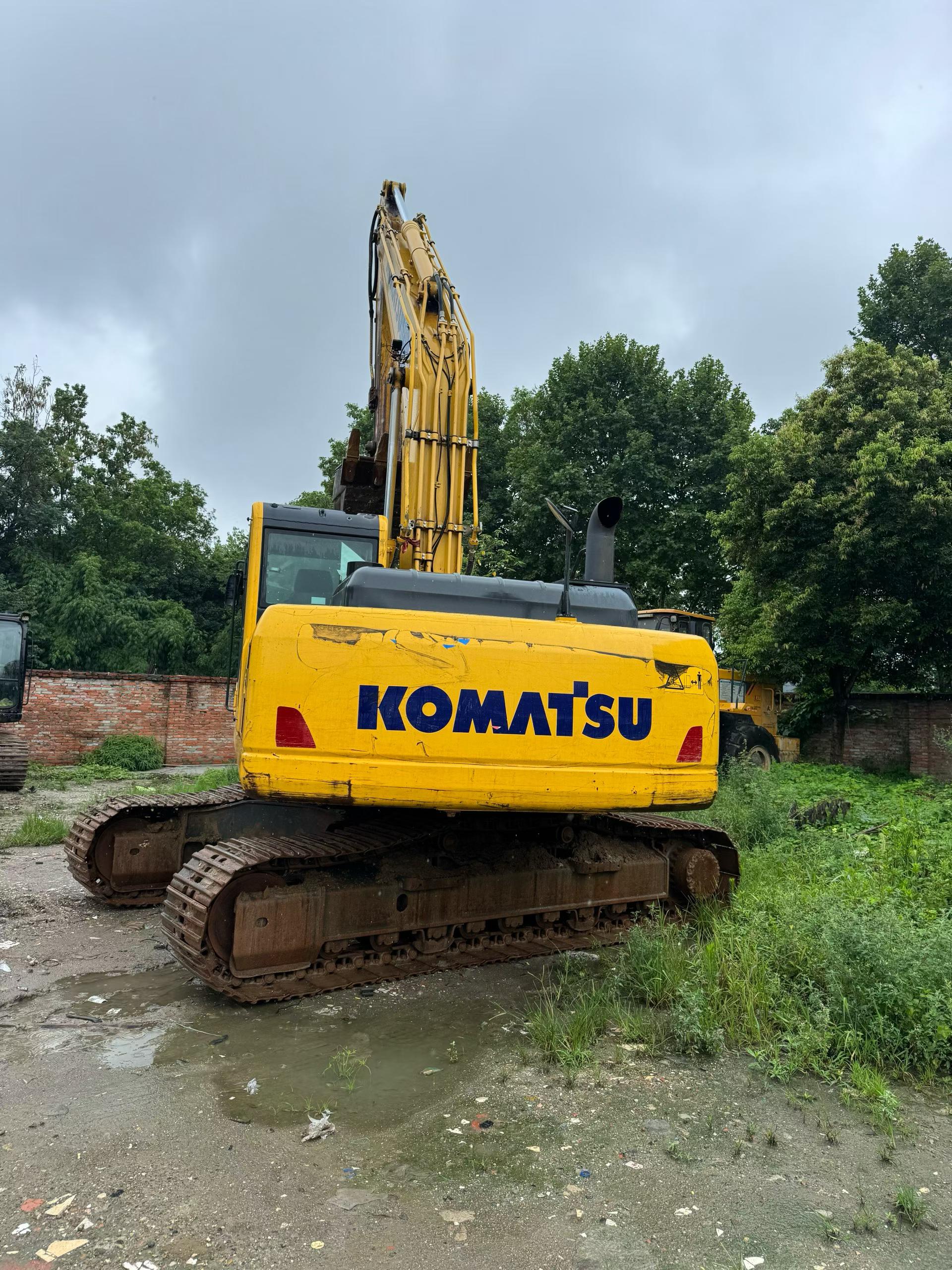 Compre Escavadeira Komatsu PC200 Usada / 3 Compre Escavadeira Komatsu PC200 Usada / 3