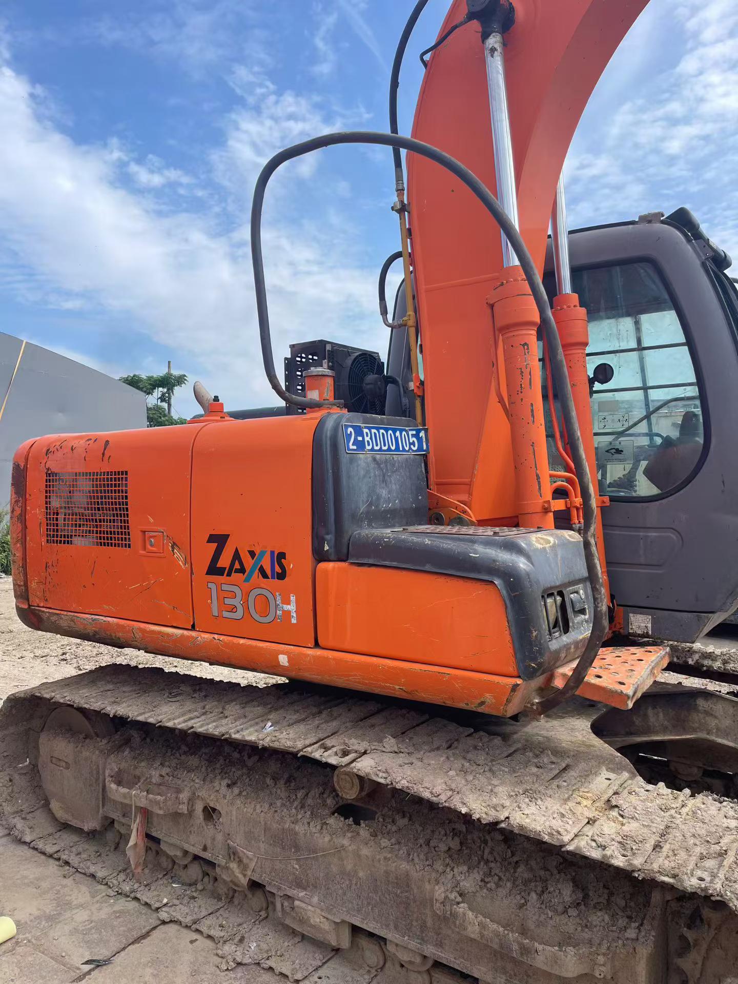 Buy Hitachi EX130H-5 Used Excavator / 3