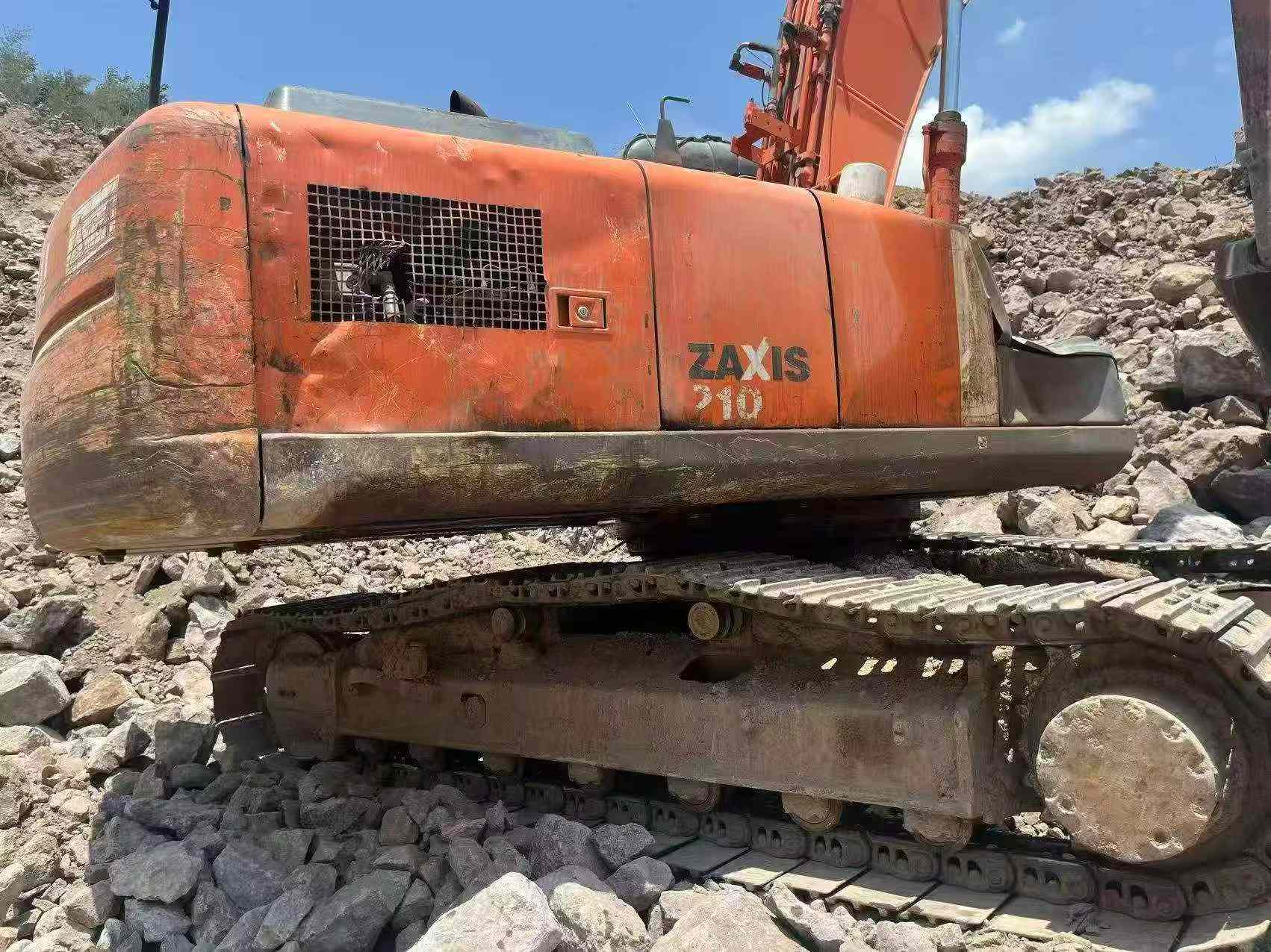 Buy Hitachi ZX200-3G Used Excavator / 2