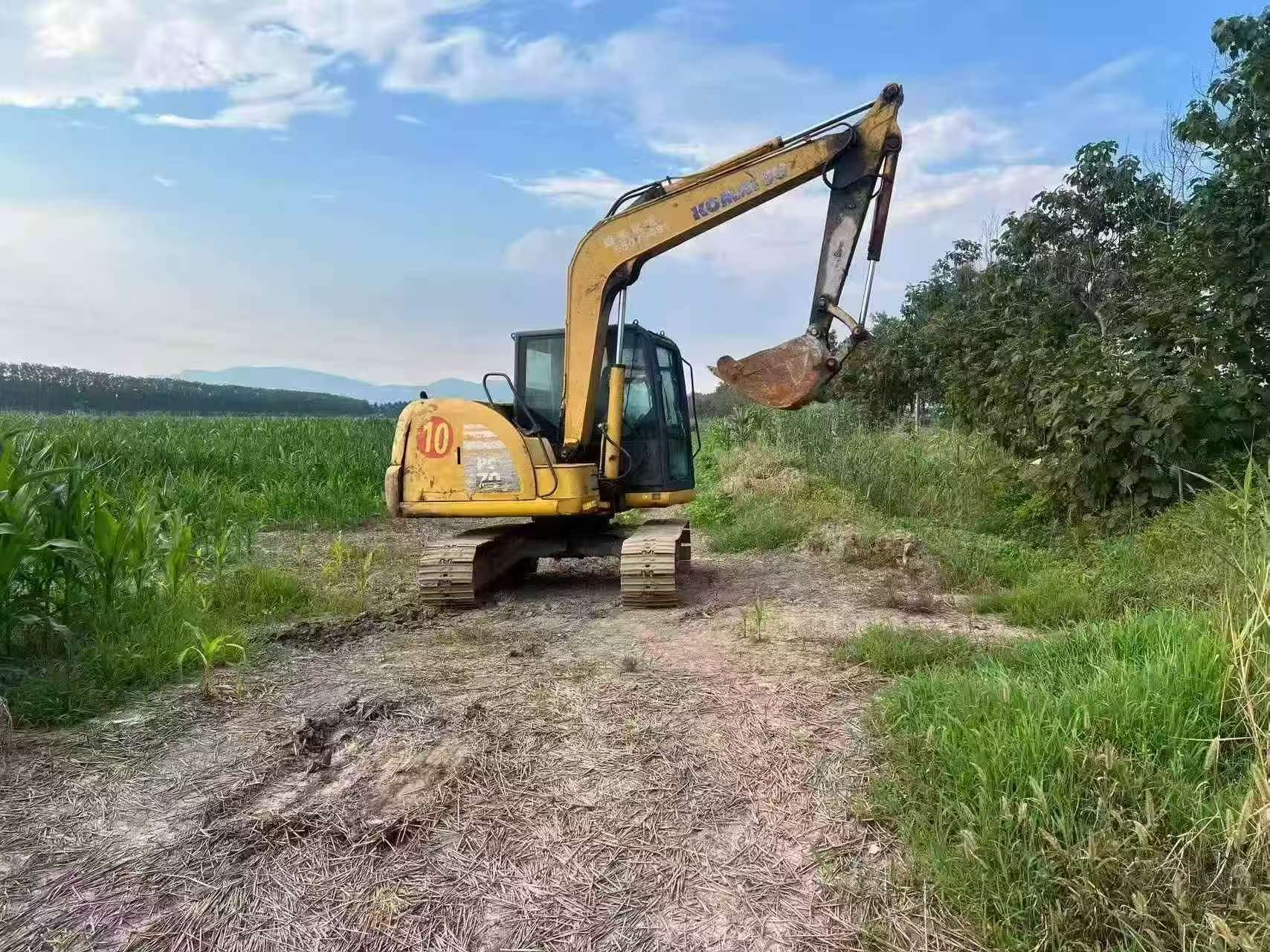 Buy Komatsu PC70-8 Used Excavator / 2 Buy Komatsu PC70-8 Used Excavator / 2