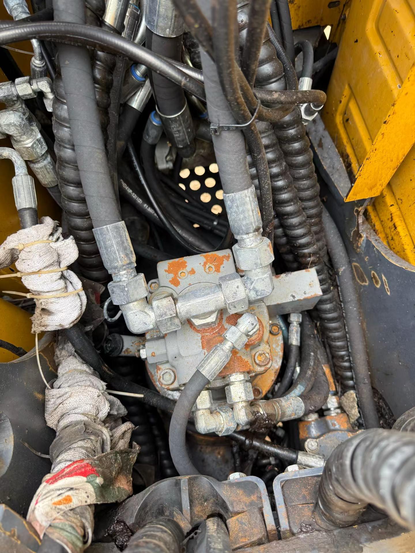 شراء حفارة XCMG XE75C مستعملة / 5