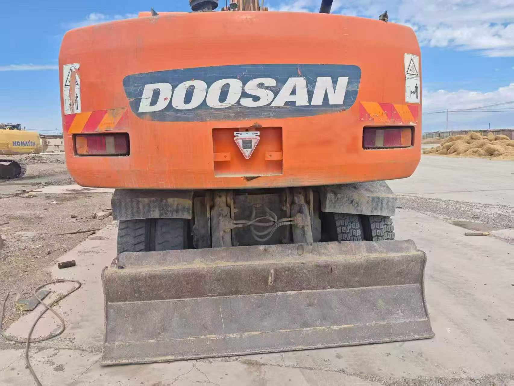 Comprar Doosan DX210W Usado Escavadeira