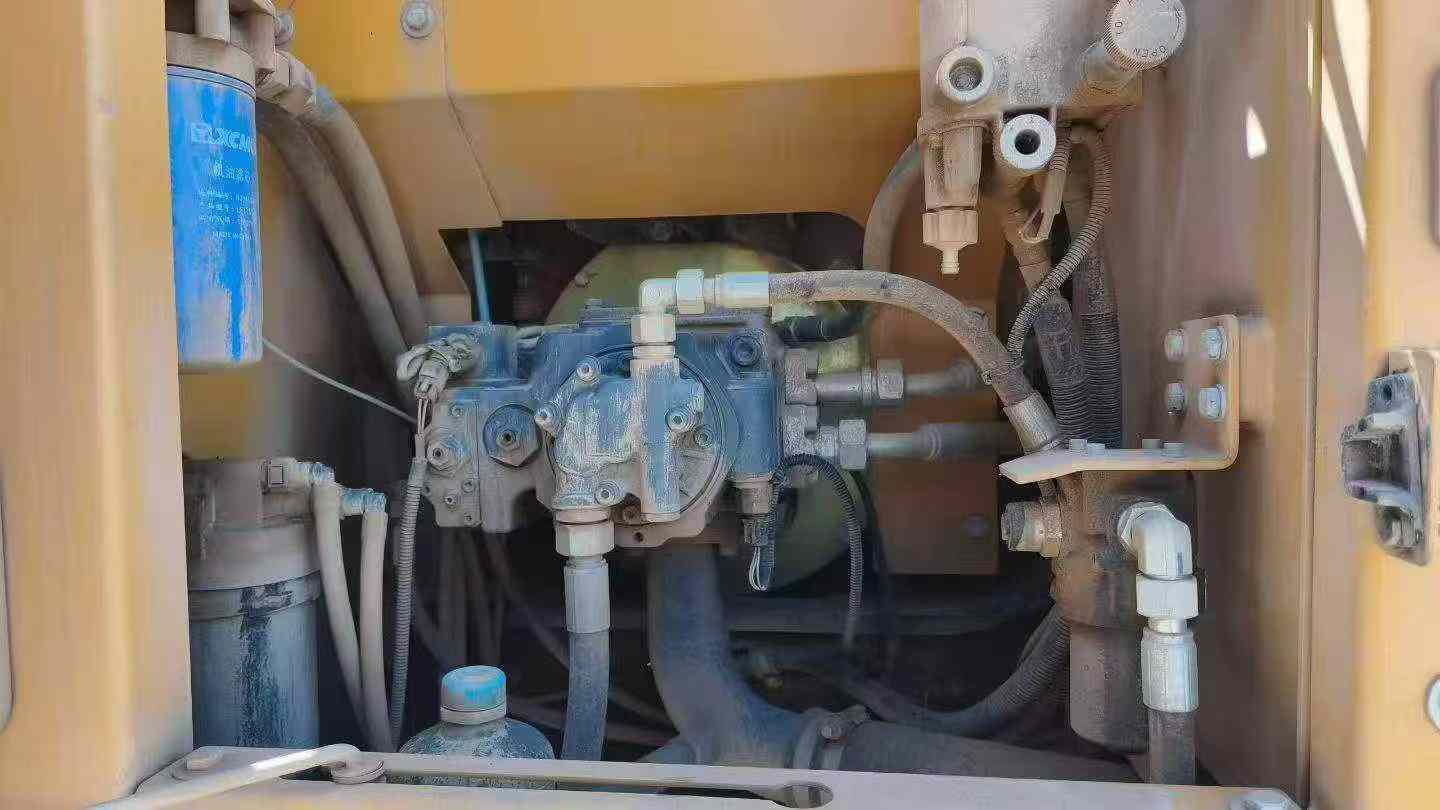 Compre Excavadora XCMG XE155D Usada / 5