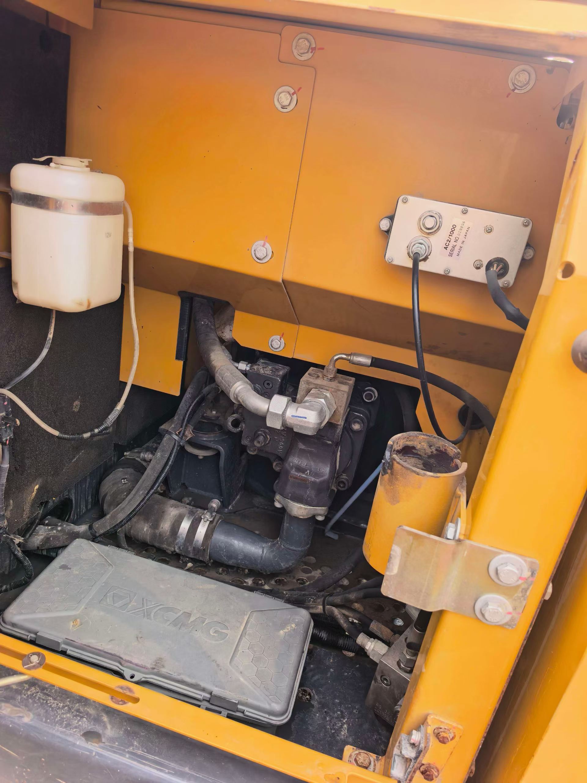 شراء حفارة XCMG XE75C مستعملة / 5