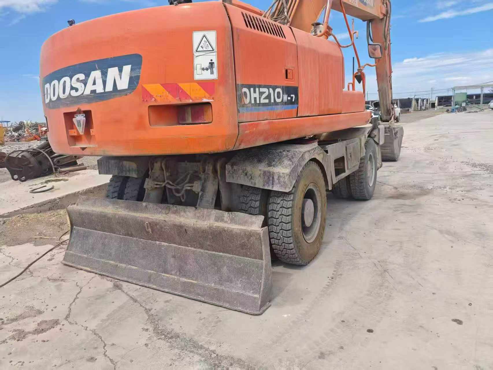 Buy Doosan DX210W Used Excavator / 2