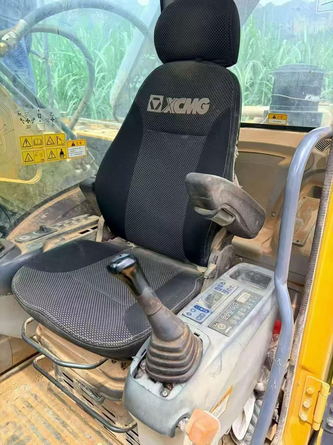 Compre Excavadora XCMG XE215D Usada / 6