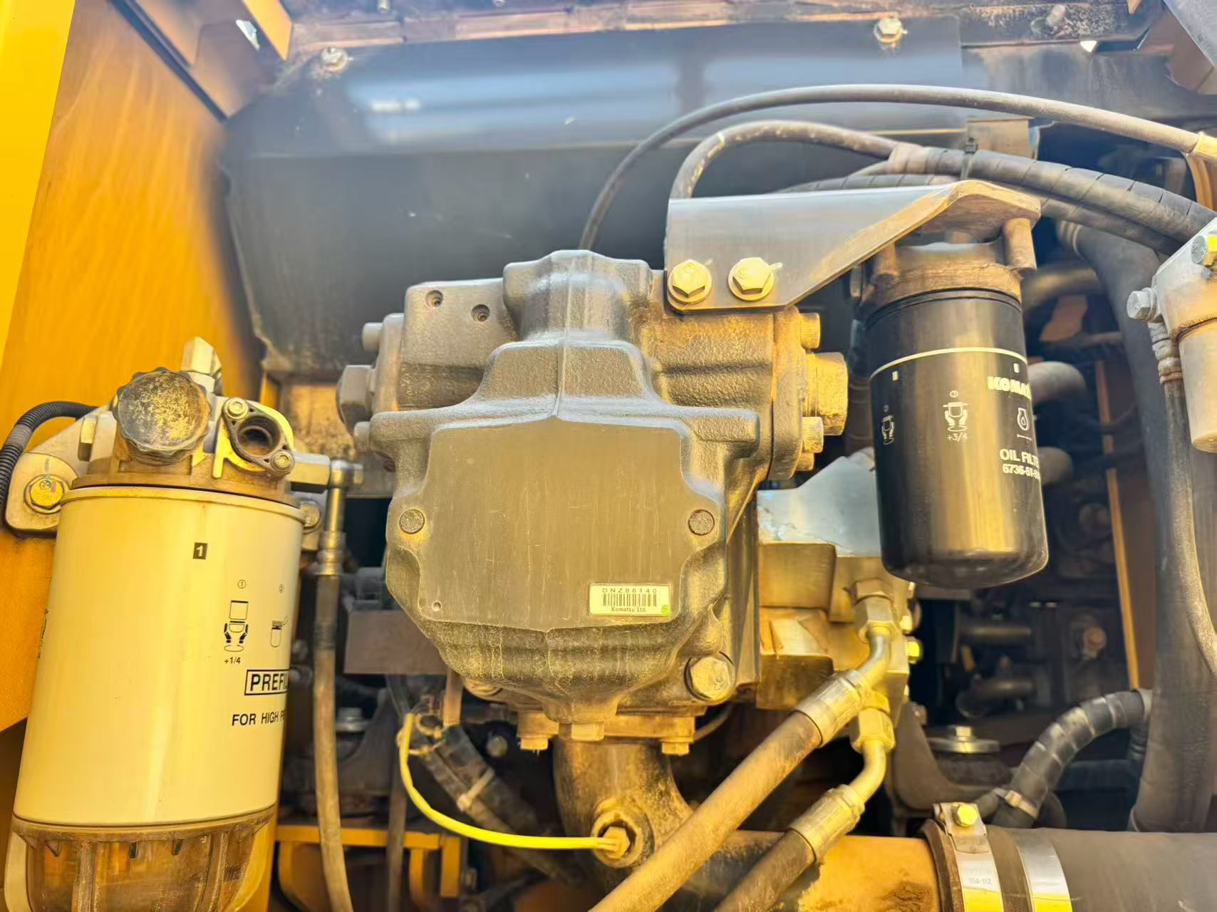 Compre Escavadeira Komatsu PC200 Usada / 8 Compre Escavadeira Komatsu PC200 Usada / 8
