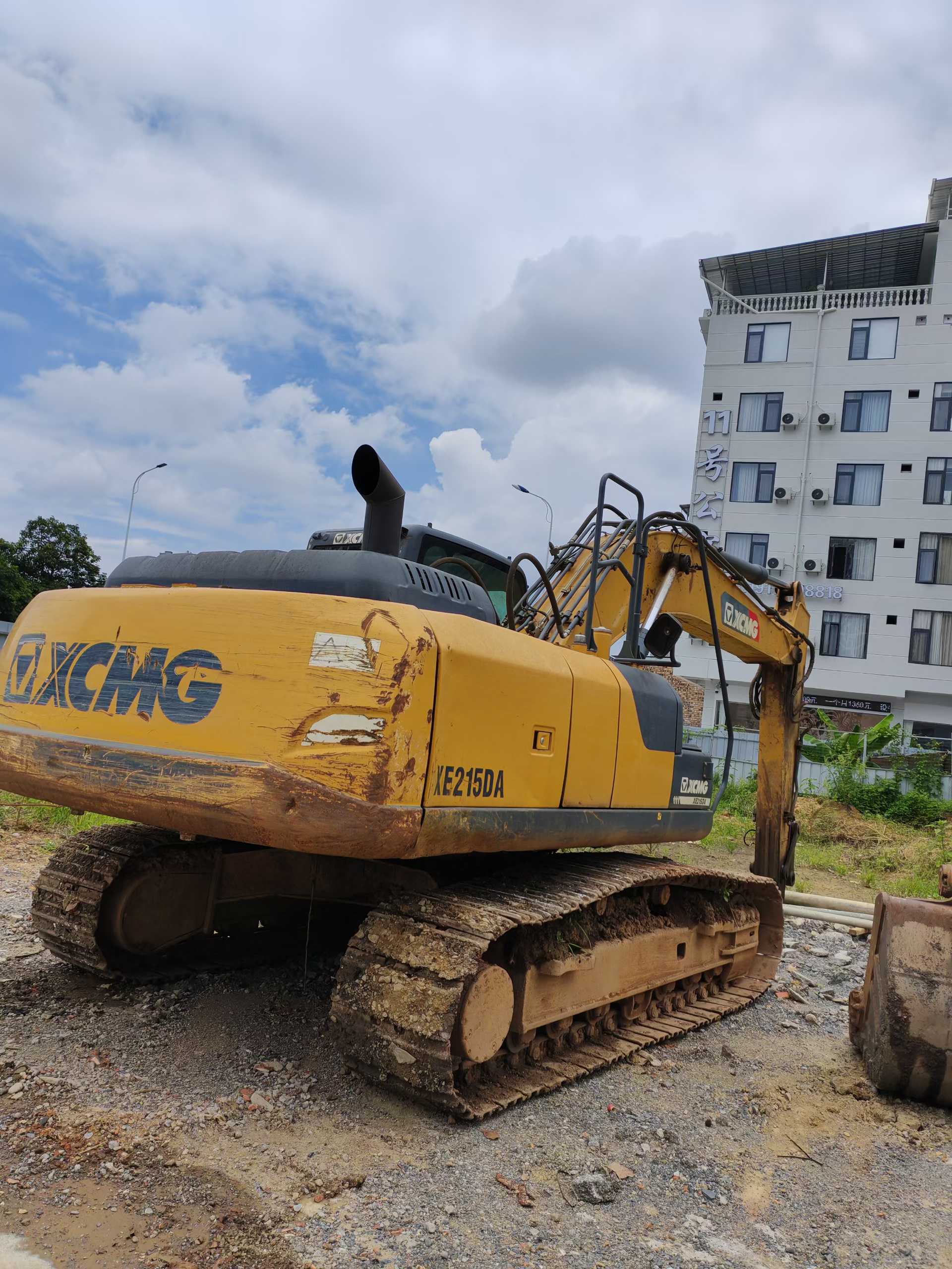 Buy XCMG XE205DA Used Excavator / 3 Buy XCMG XE205DA Used Excavator / 3
