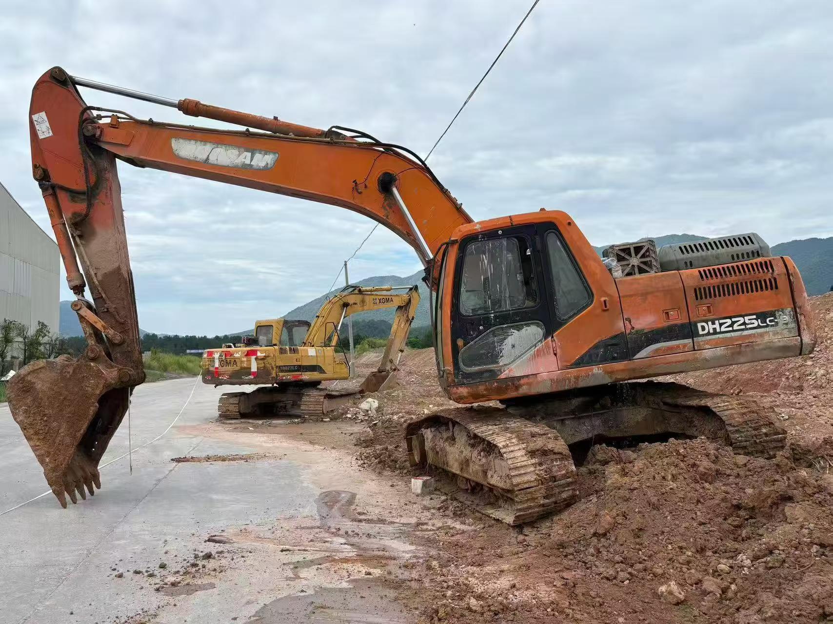 Buy Doosan DH215-9 Used Excavator / 6