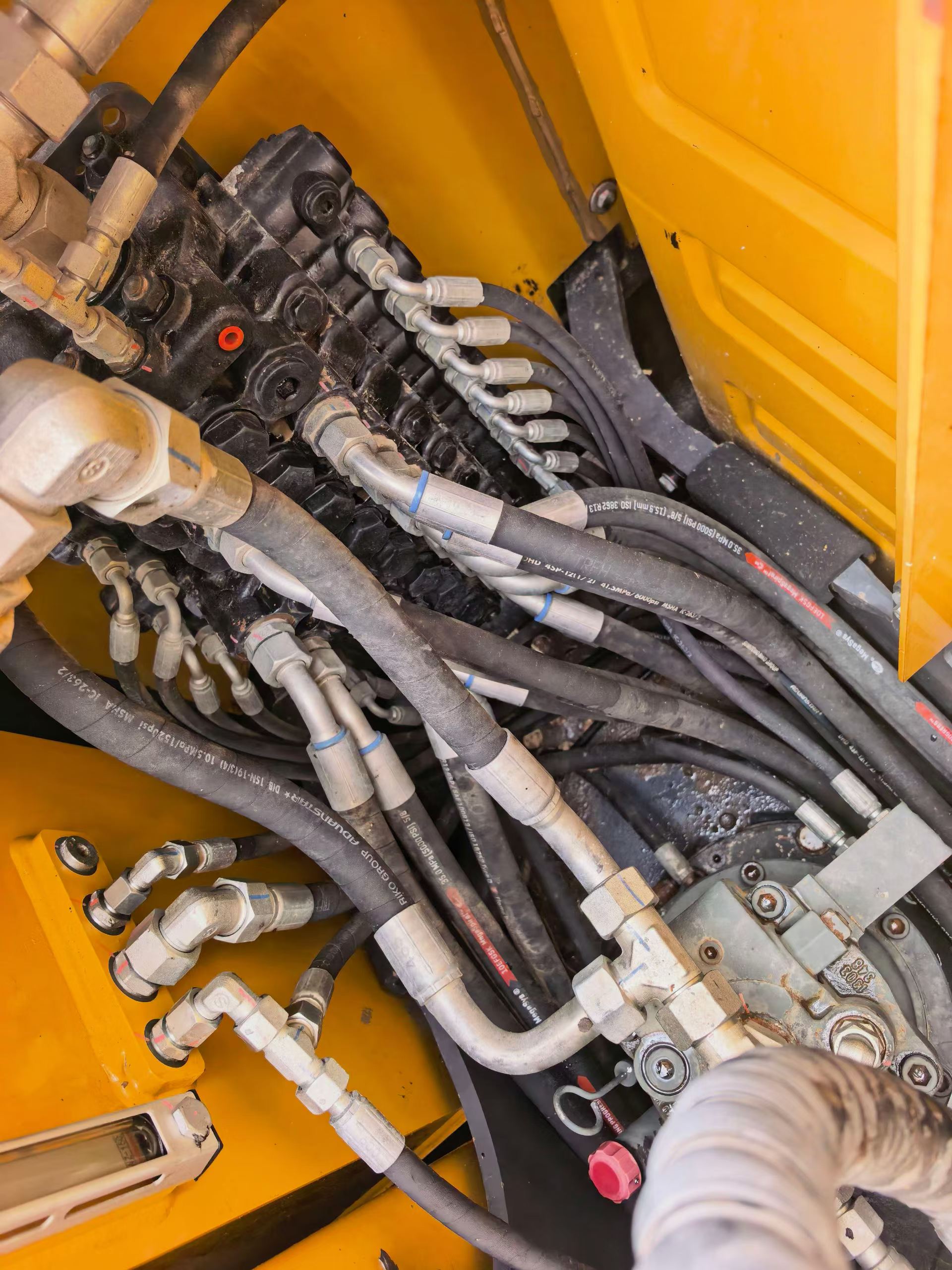 شراء حفارة XCMG XE75C مستعملة / 9