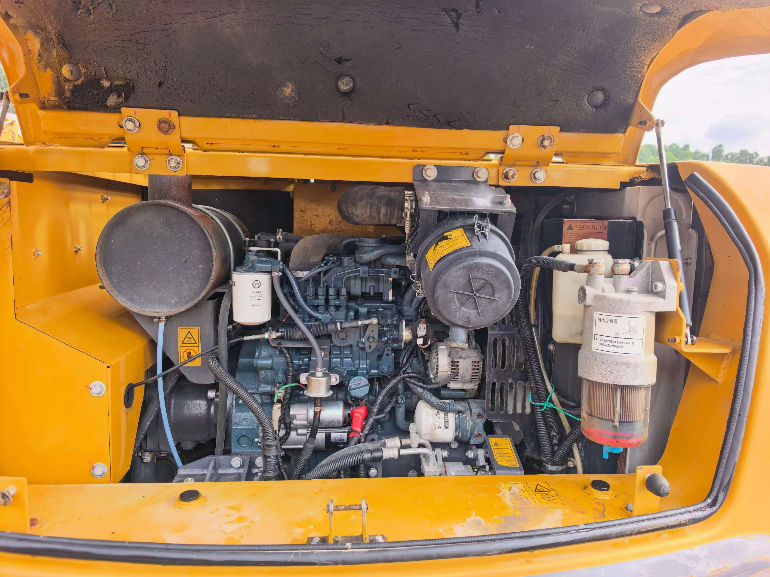 شراء حفارة XCMG XE75C مستعملة / 4