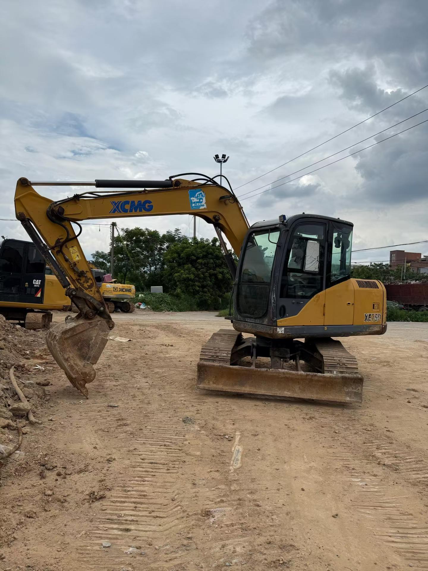 شراء XCMG XE75C مستعمل حفارة