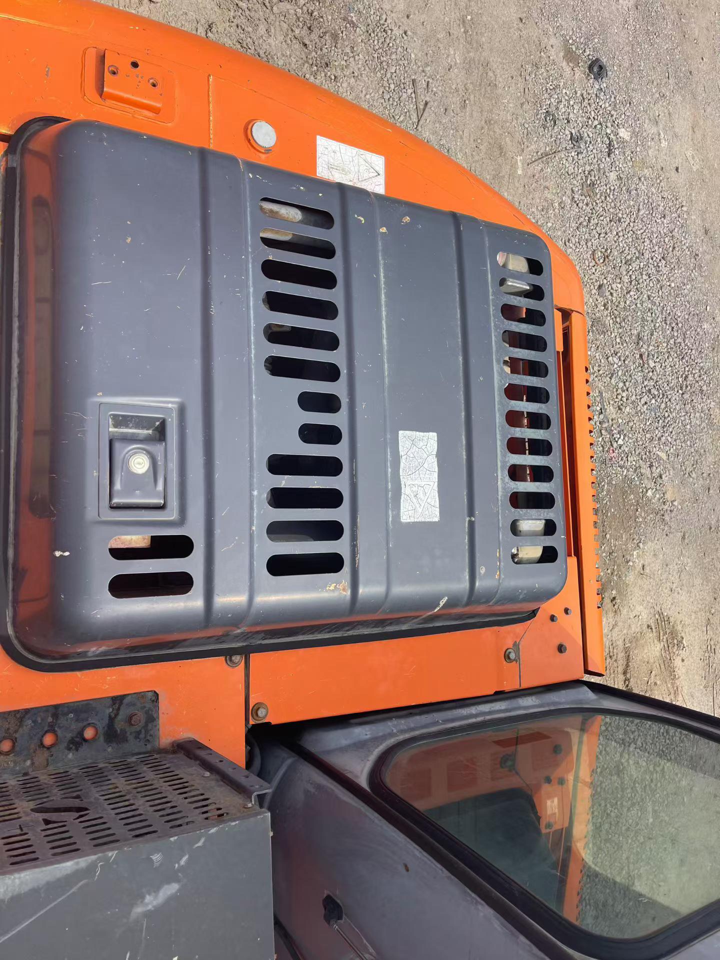 Buy Hitachi EX130H-5 Used Excavator / 6