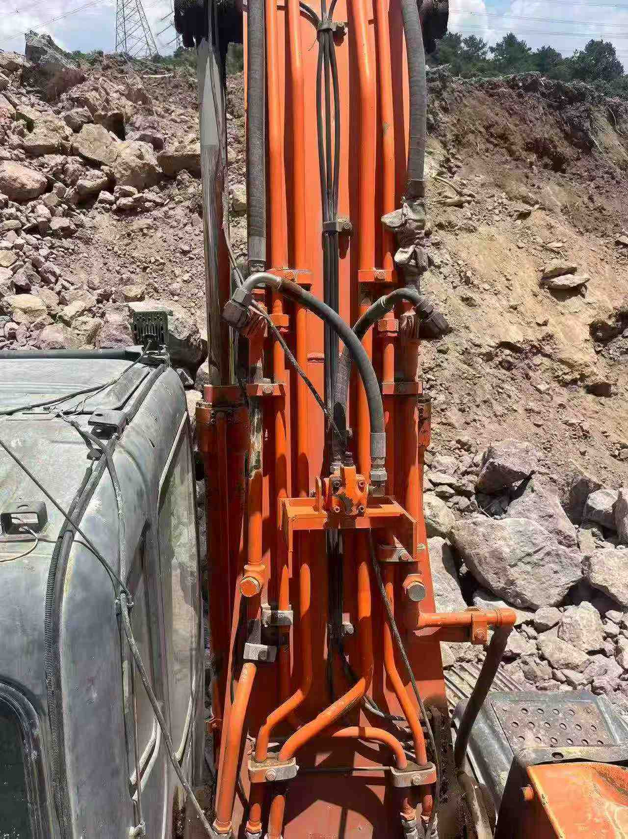 Buy Hitachi ZX200-3G Used Excavator / 6
