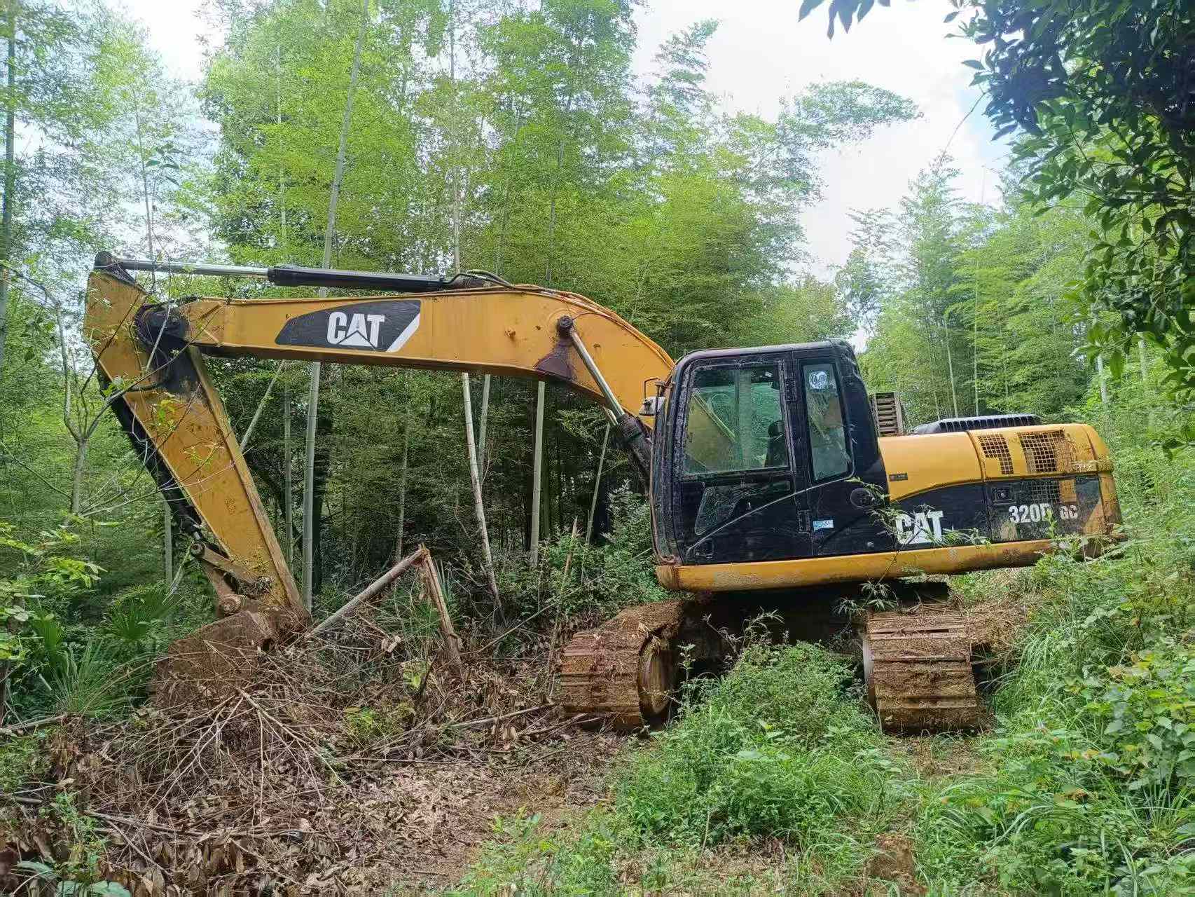 Buy Caterpillar 320D Used Excavator