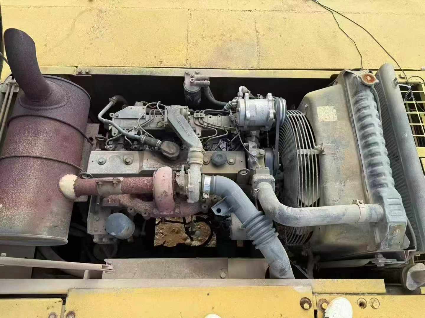 Купить Подержанный Экскаватор Komatsu PC220-6 / 2