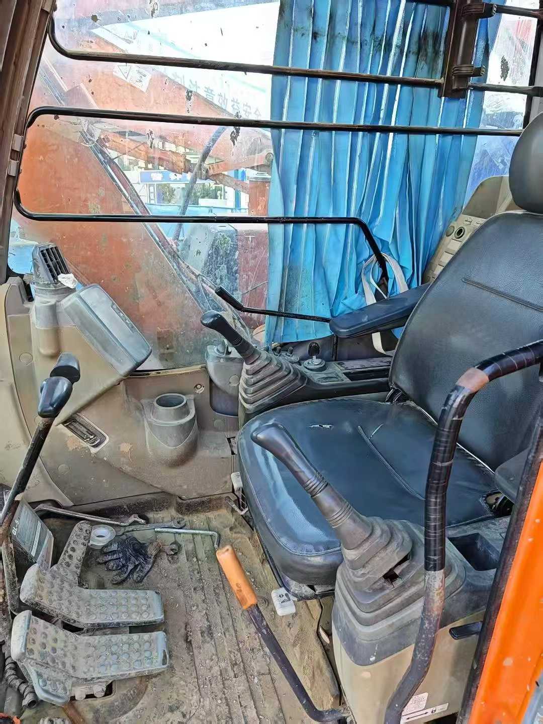 Compre Escavadeira Hitachi EX60-6 Usada / 5