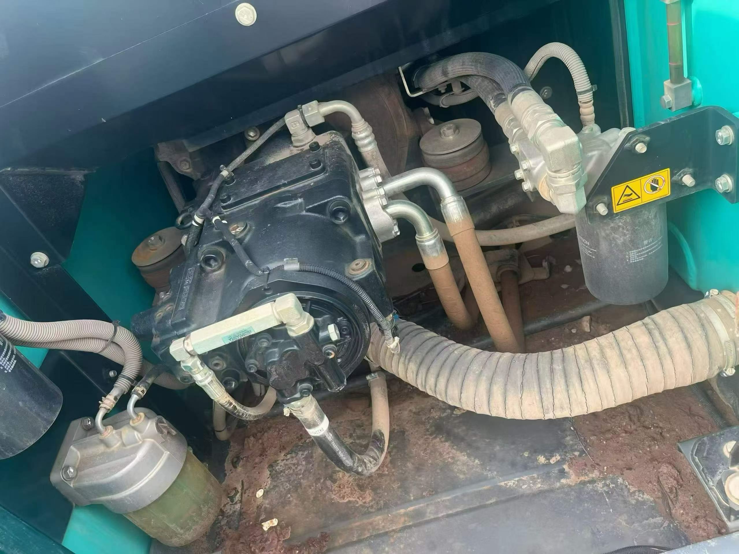 شراء حفارة Kobelco SK210-6 مستعملة / 4