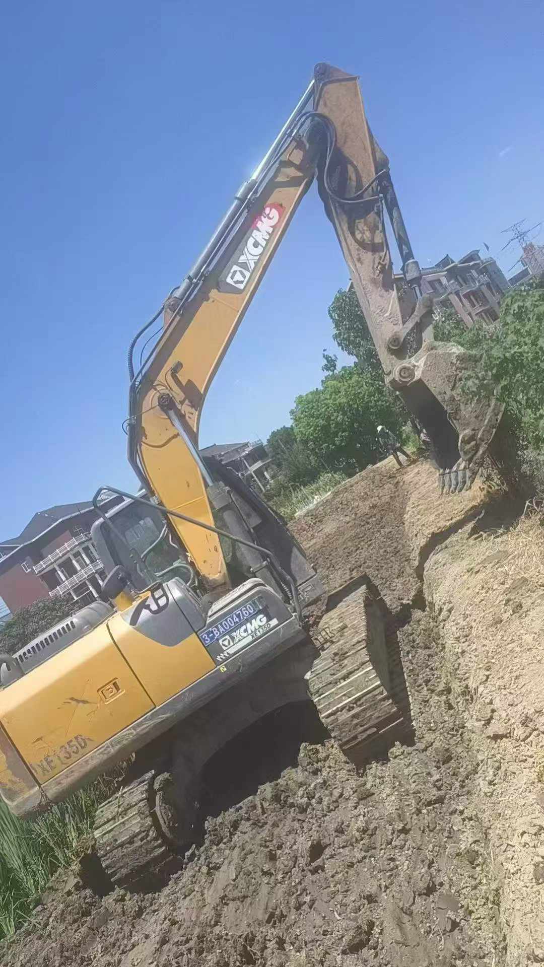 Buy XCMG XE135B Used Excavator