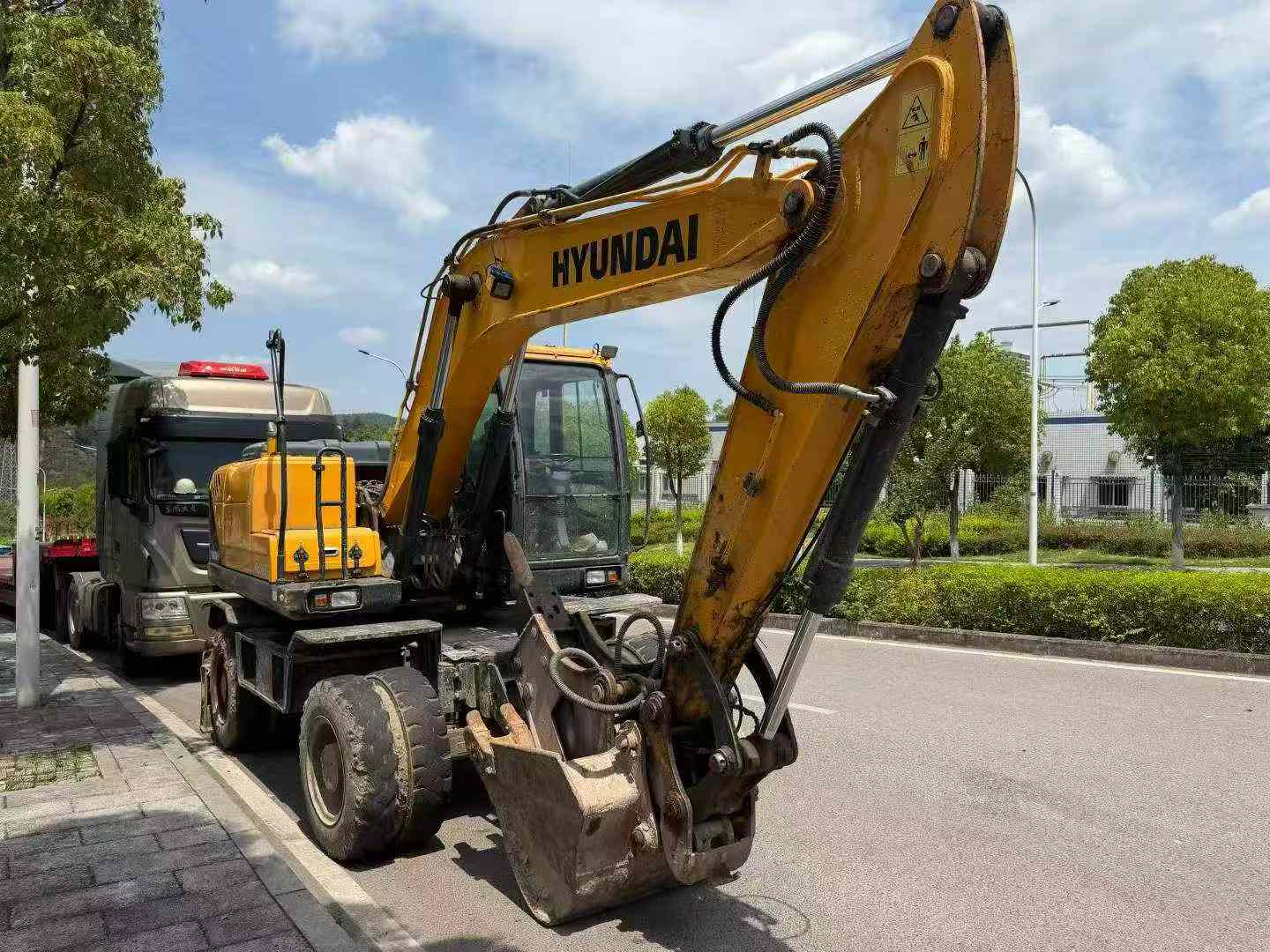 شراء حفارة Hyundai R150-7 مستعملة / 2