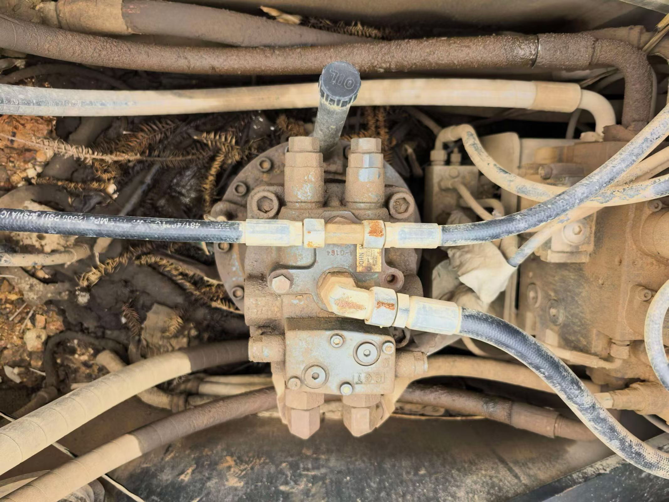 Compre Escavadeira JohnDeere E210 Usada / 4 Compre Escavadeira JohnDeere E210 Usada / 4