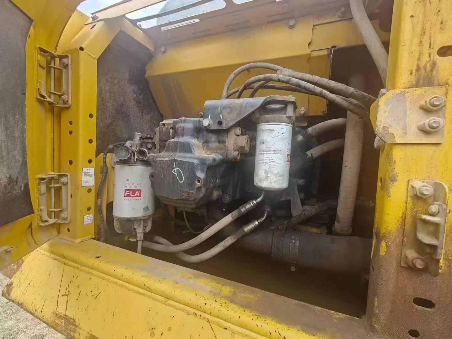 Compre Excavadora Komatsu PC240-6 Usada / 3 Compre Excavadora Komatsu PC240-6 Usada / 3