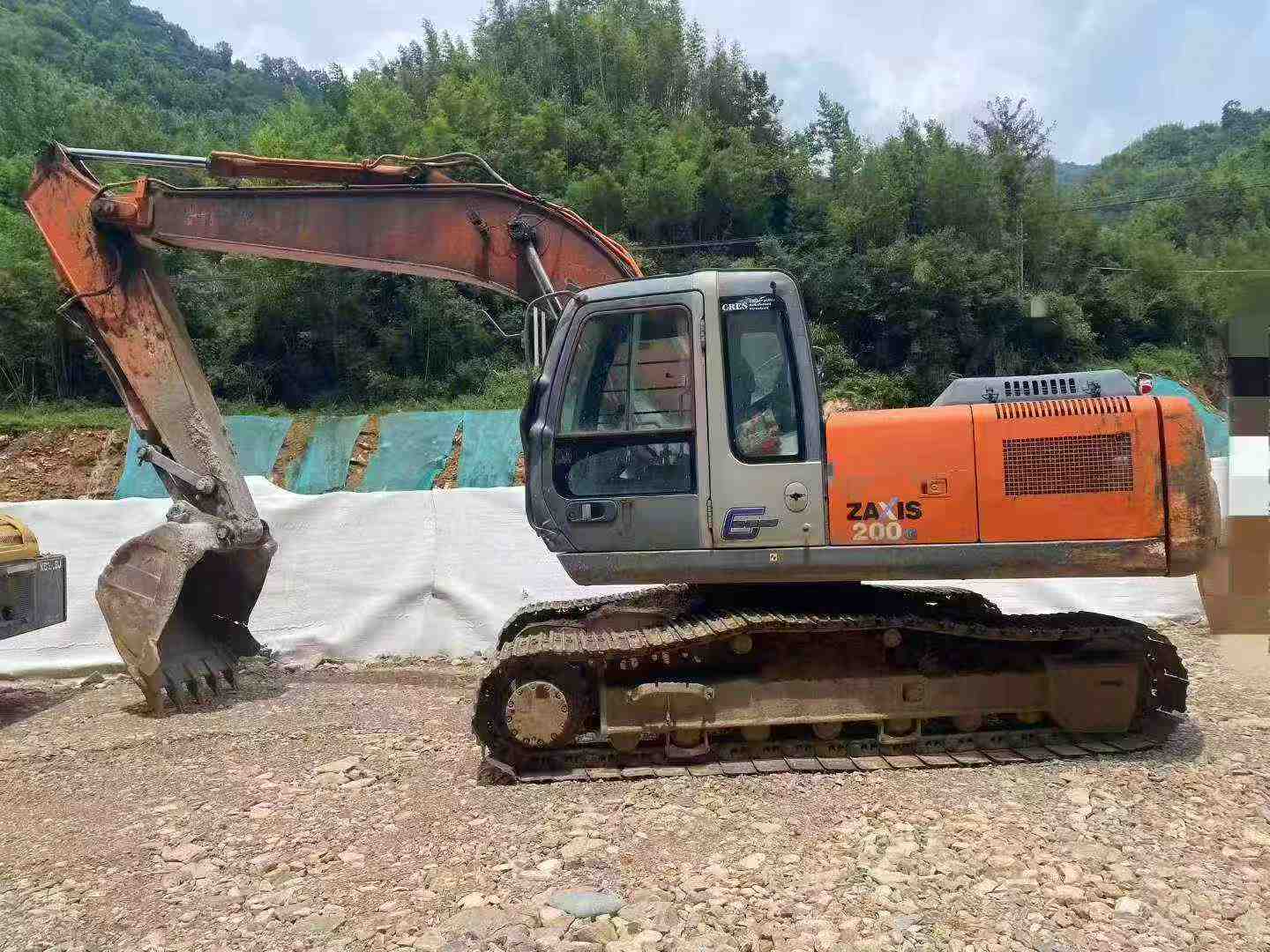 Buy Hitachi ZX200-3G Used Excavator