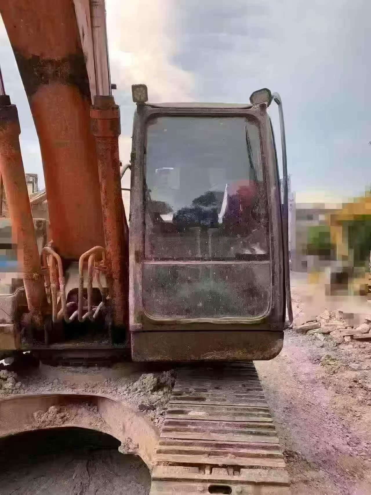 Compre Excavadora Hitachi EX200-3 Usada / 2 Compre Excavadora Hitachi EX200-3 Usada / 2