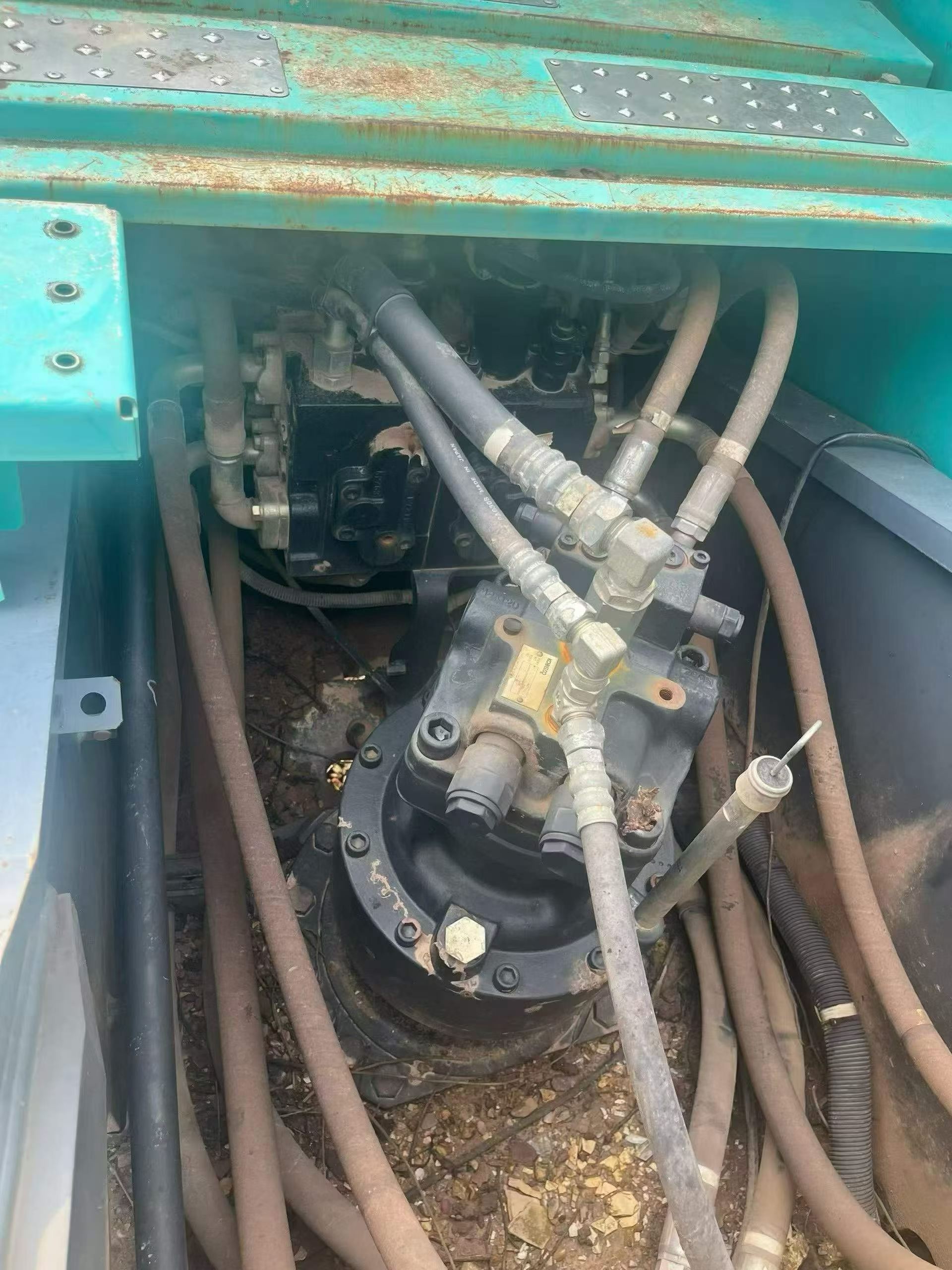 شراء حفارة Kobelco SK210-6 مستعملة / 2