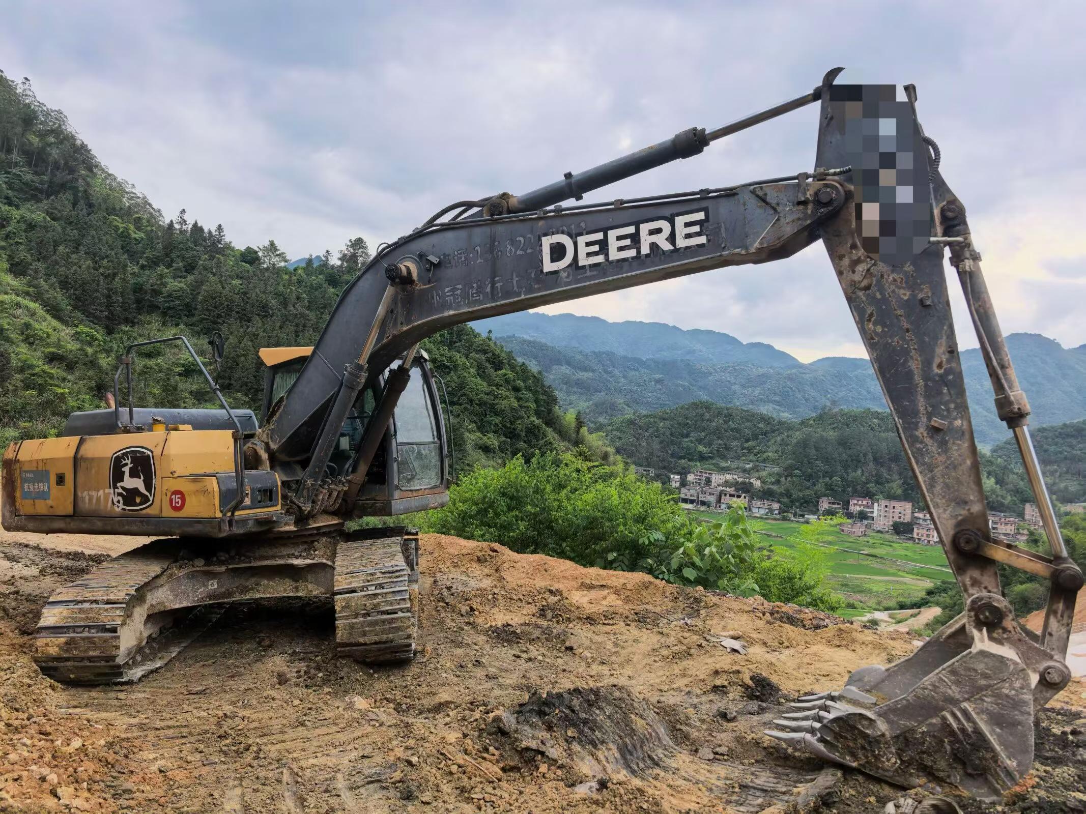 Compre Escavadeira JohnDeere E210 Usada / 3 Compre Escavadeira JohnDeere E210 Usada / 3