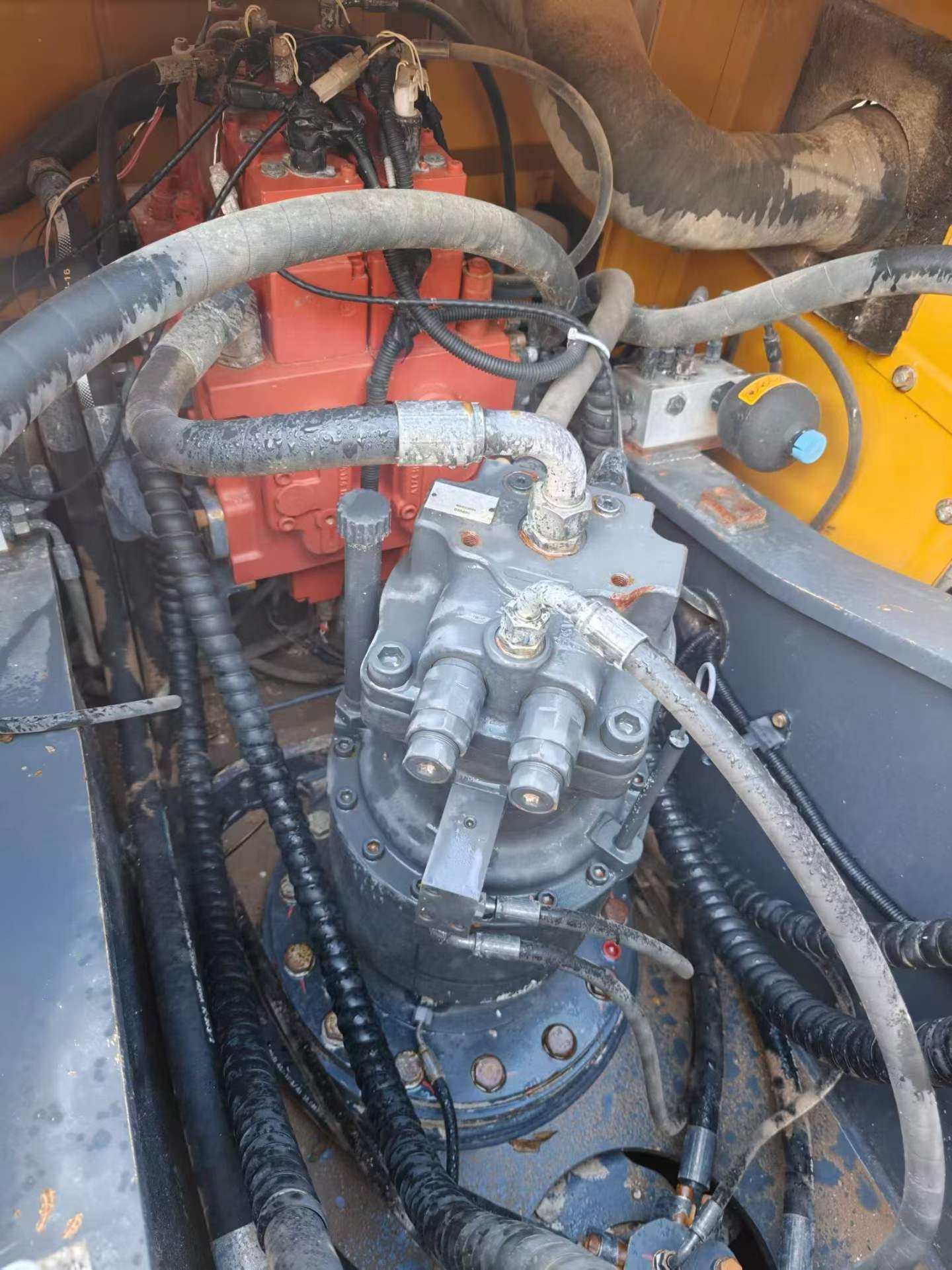 Buy XCMG XE205DA Used Excavator / 3 Buy XCMG XE205DA Used Excavator / 3
