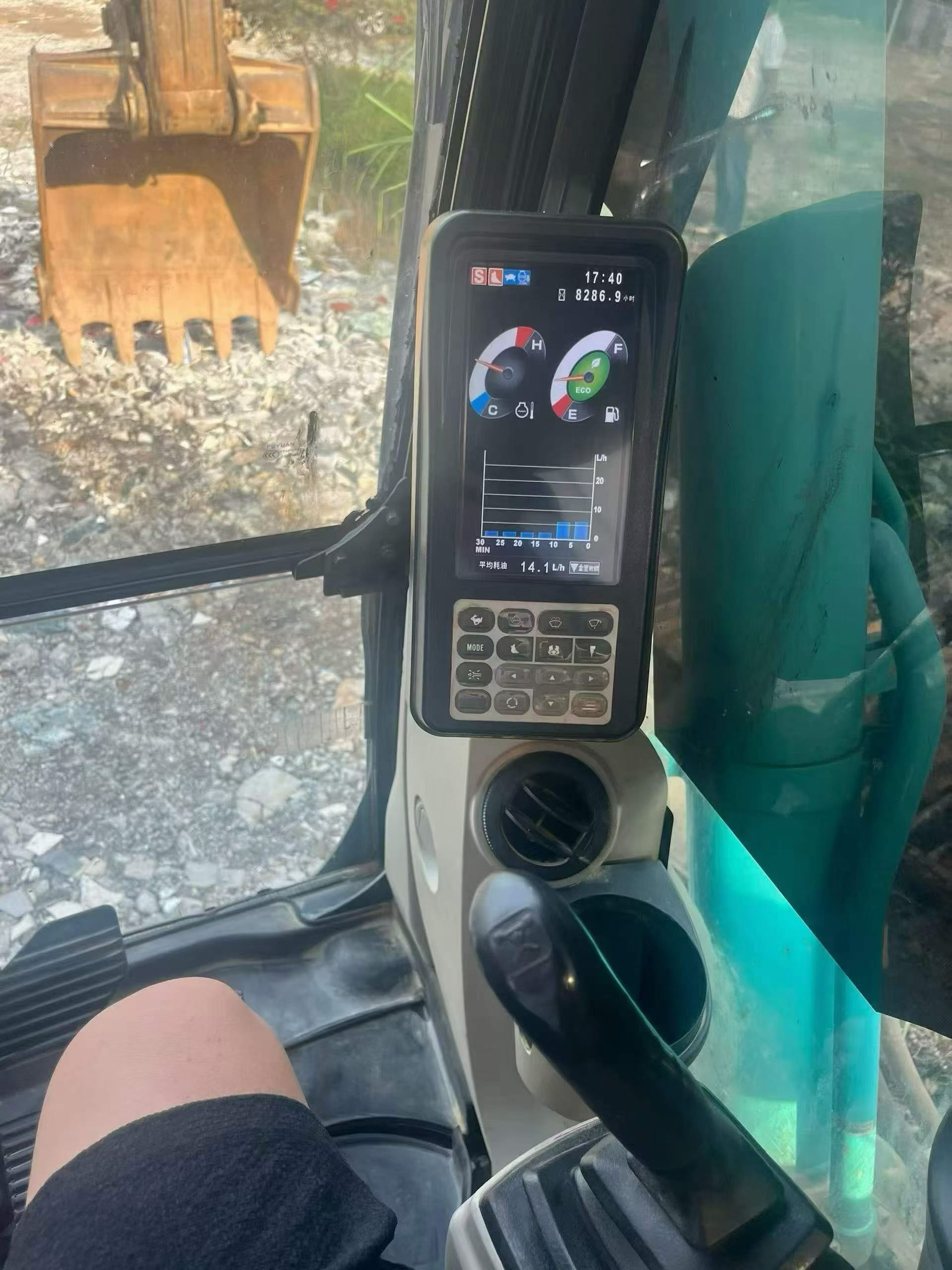 شراء حفارة Kobelco SK210-6 مستعملة / 5