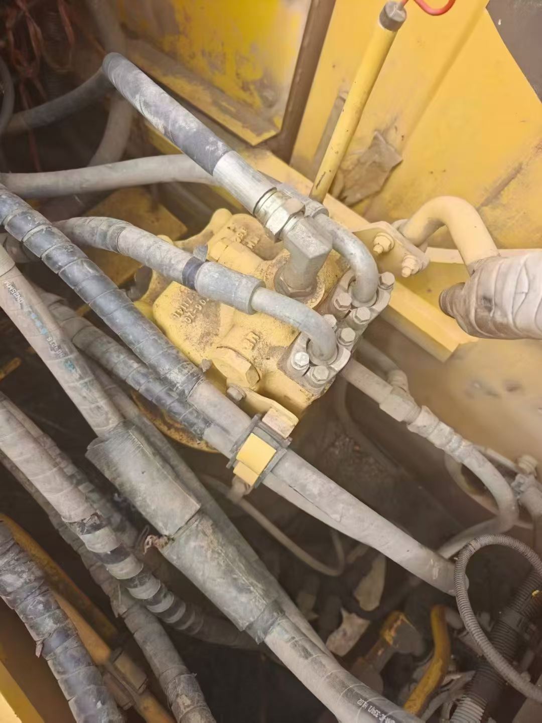 Compre Excavadora Komatsu PC240-6 Usada / 2 Compre Excavadora Komatsu PC240-6 Usada / 2