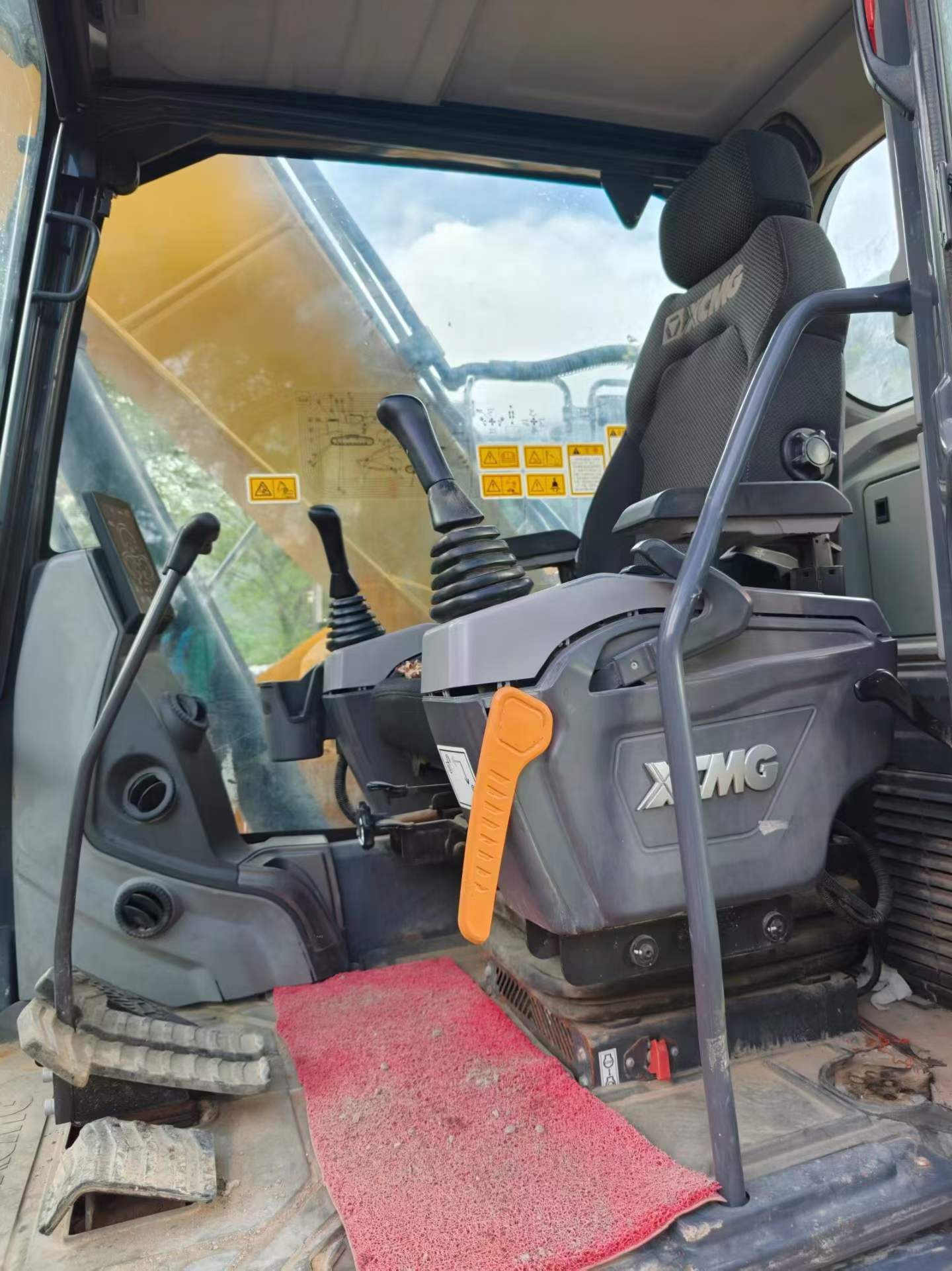 Buy XCMG XE205DA Used Excavator / 5 Buy XCMG XE205DA Used Excavator / 5