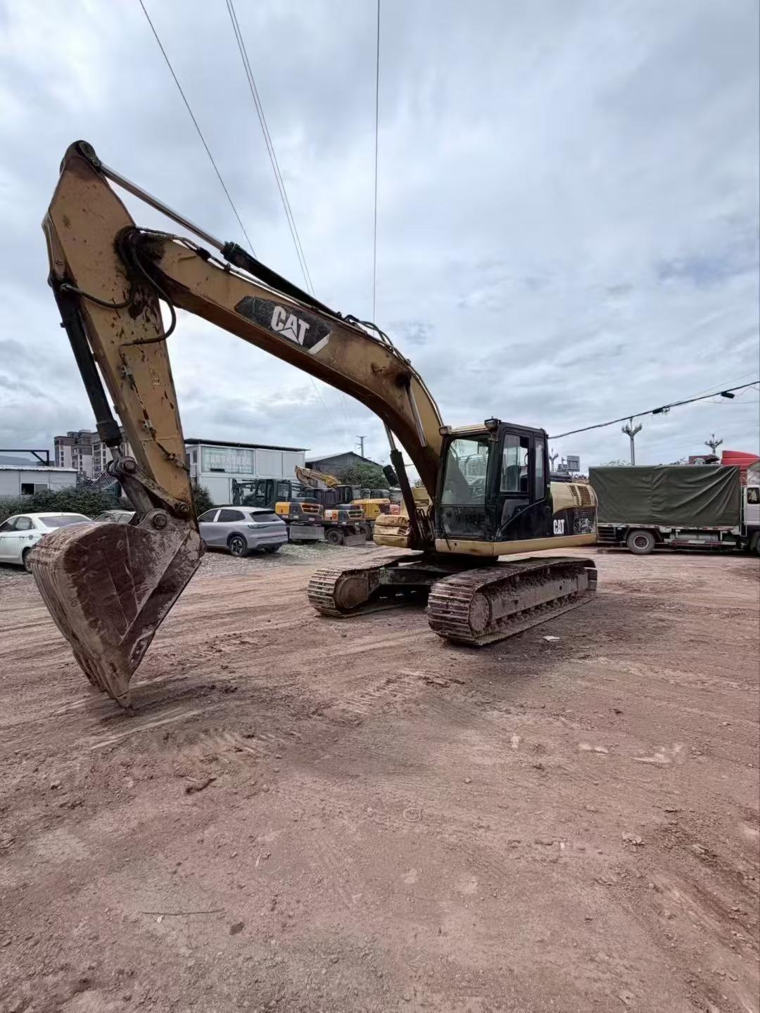 شراء Caterpillar 320L مستعمل حفارة