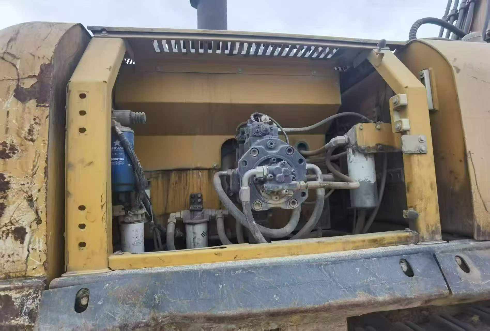 Compre Excavadora XCMG XE400T Usada / 3