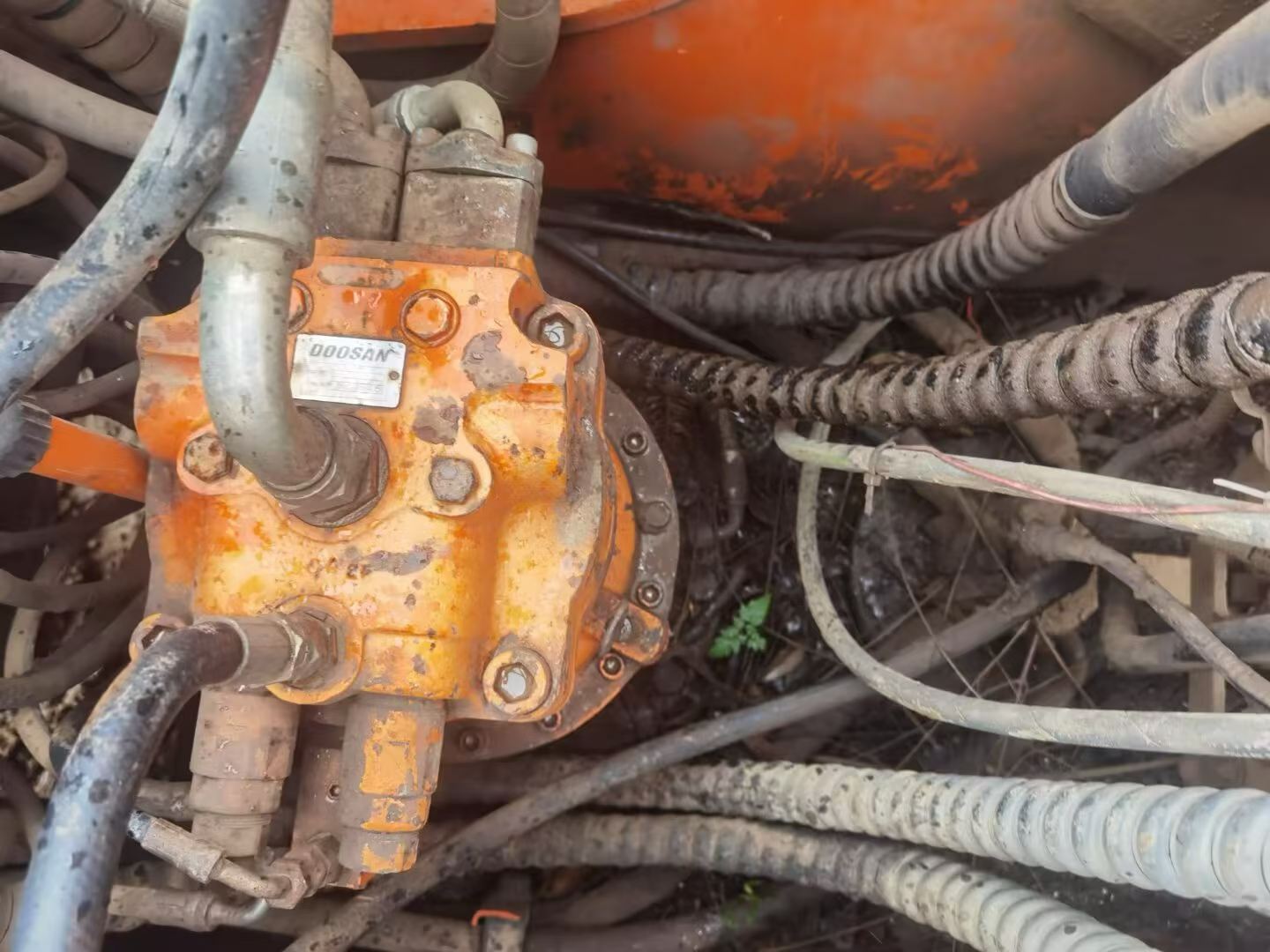 Compre Escavadeira Doosan S225 Usada / 6 Compre Escavadeira Doosan S225 Usada / 6