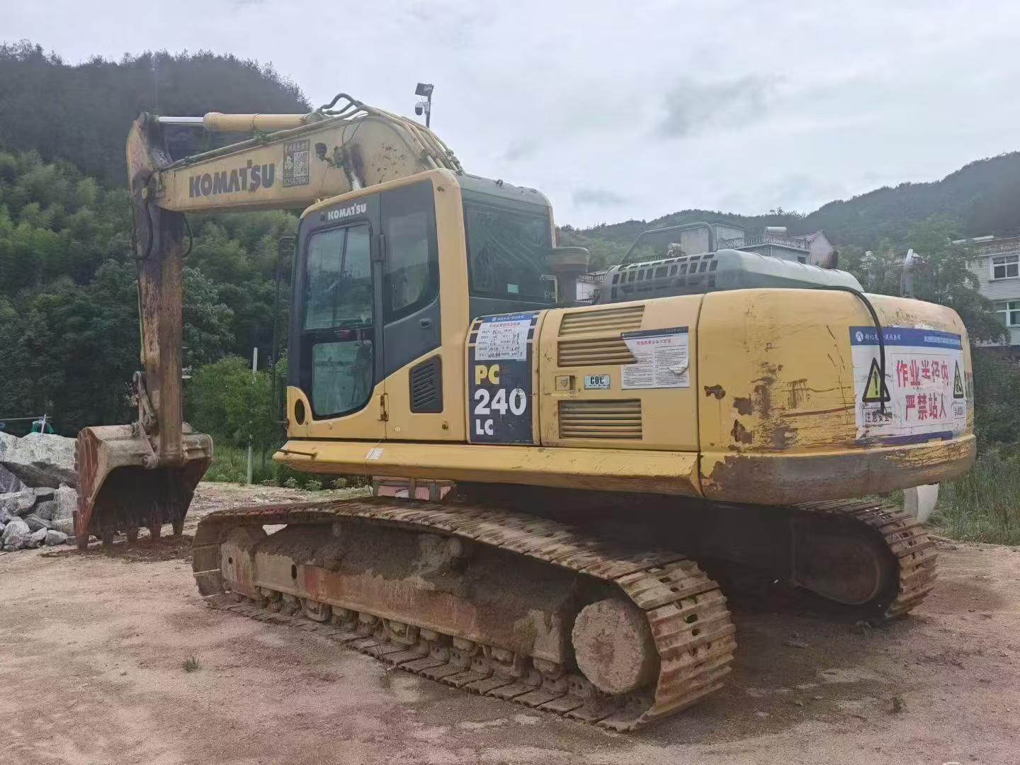 Compre Excavadora Komatsu PC240-6 Usada / 4 Compre Excavadora Komatsu PC240-6 Usada / 4